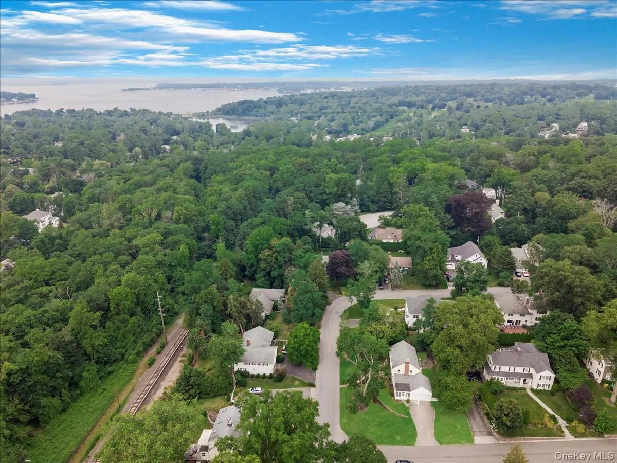 17 Pinewood Road, North Hempstead, NY, 3 Bedrooms Bedrooms, ,3 BathroomsBathrooms,Residential Lease,For Rent,Pinewood,0,1017608 17 Pinewood Road, North Hempstead, NY, 3 Bedrooms Bedrooms, ,3 BathroomsBathrooms,Residential Lease,For Rent,Pinewood,0,1017608