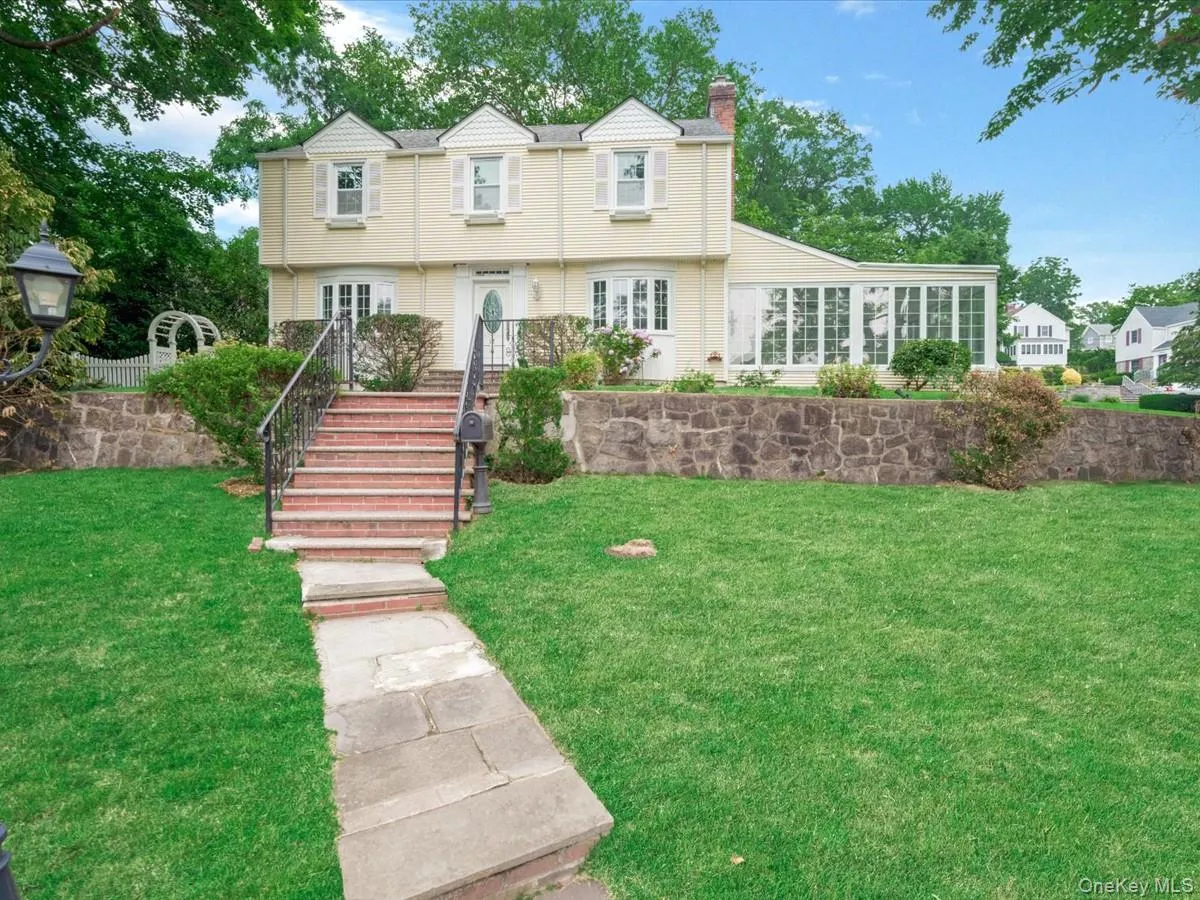 17 Pinewood Road, North Hempstead, NY, 3 Bedrooms Bedrooms, ,3 BathroomsBathrooms,Residential Lease,For Rent,Pinewood,0,1017608 17 Pinewood Road, North Hempstead, NY, 3 Bedrooms Bedrooms, ,3 BathroomsBathrooms,Residential Lease,For Rent,Pinewood,0,1017608