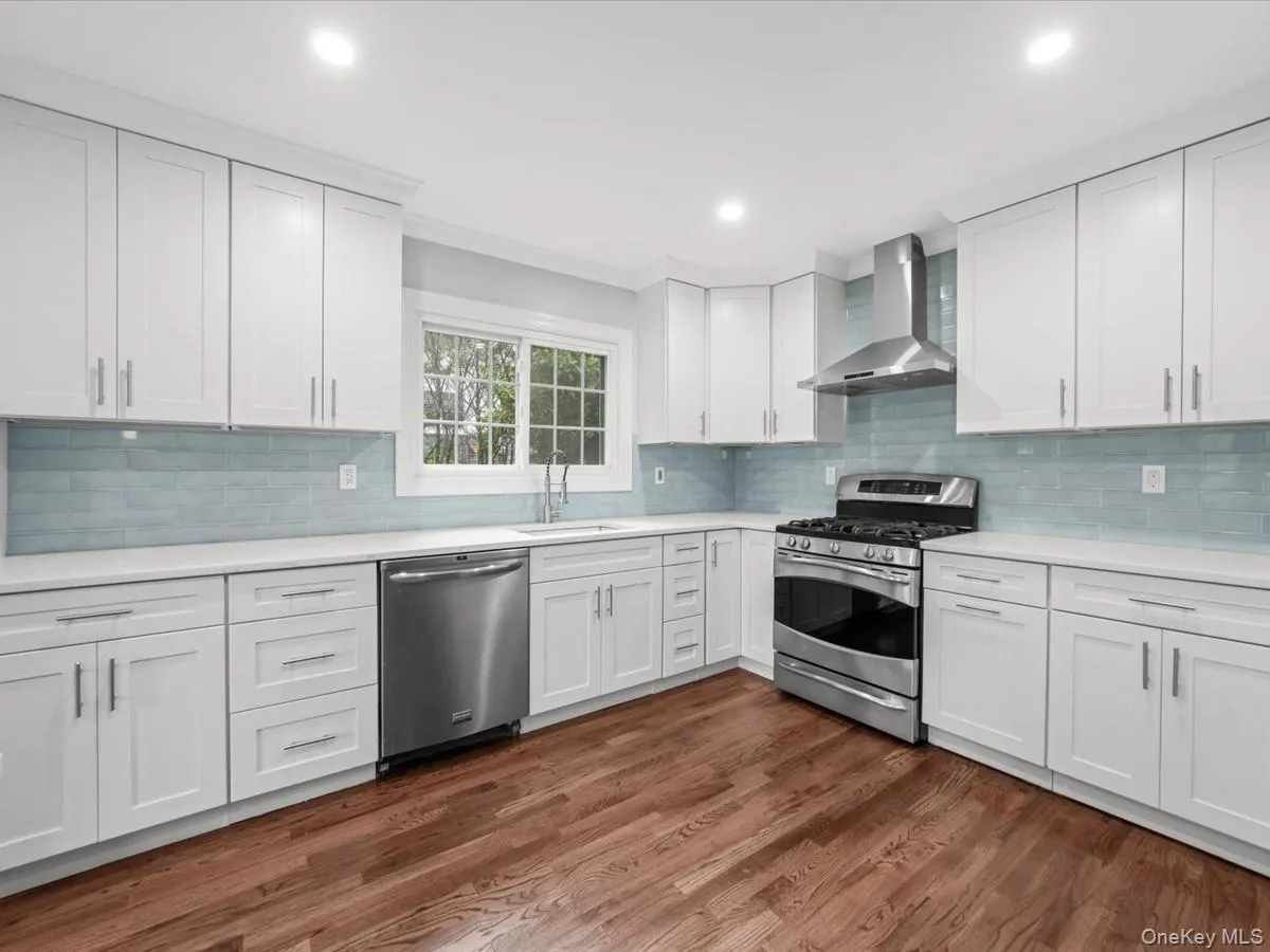 17 Pinewood Road, North Hempstead, NY, 3 Bedrooms Bedrooms, ,3 BathroomsBathrooms,Residential Lease,For Rent,Pinewood,0,1017608 17 Pinewood Road, North Hempstead, NY, 3 Bedrooms Bedrooms, ,3 BathroomsBathrooms,Residential Lease,For Rent,Pinewood,0,1017608