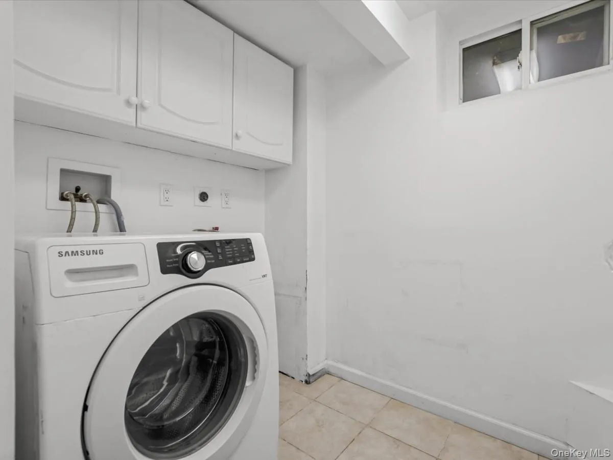 17 Pinewood Road, North Hempstead, NY, 3 Bedrooms Bedrooms, ,3 BathroomsBathrooms,Residential Lease,For Rent,Pinewood,0,1017608 17 Pinewood Road, North Hempstead, NY, 3 Bedrooms Bedrooms, ,3 BathroomsBathrooms,Residential Lease,For Rent,Pinewood,0,1017608