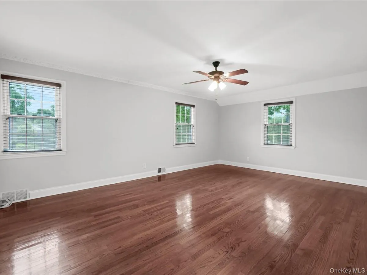 17 Pinewood Road, North Hempstead, NY, 3 Bedrooms Bedrooms, ,3 BathroomsBathrooms,Residential Lease,For Rent,Pinewood,0,1017608 17 Pinewood Road, North Hempstead, NY, 3 Bedrooms Bedrooms, ,3 BathroomsBathrooms,Residential Lease,For Rent,Pinewood,0,1017608