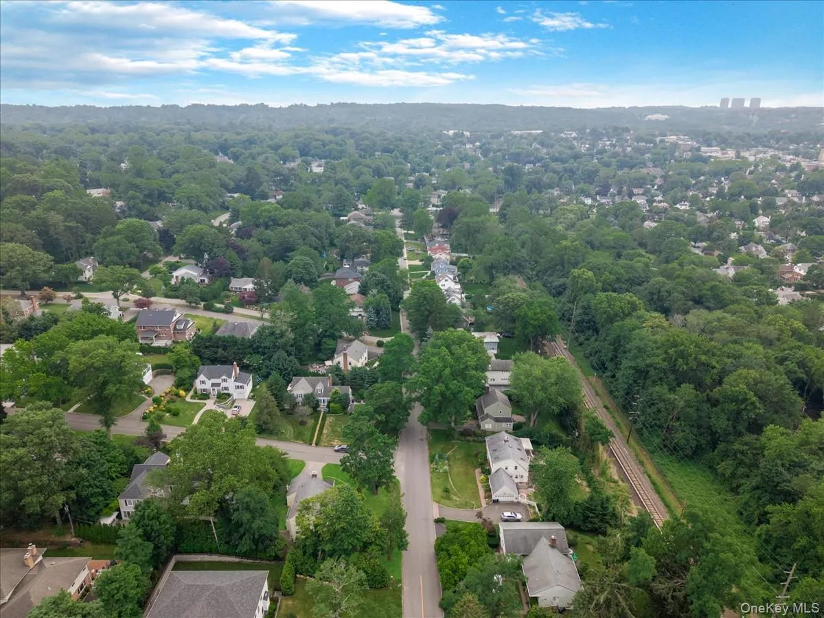17 Pinewood Road, North Hempstead, NY, 3 Bedrooms Bedrooms, ,3 BathroomsBathrooms,Residential Lease,For Rent,Pinewood,0,1017608 17 Pinewood Road, North Hempstead, NY, 3 Bedrooms Bedrooms, ,3 BathroomsBathrooms,Residential Lease,For Rent,Pinewood,0,1017608