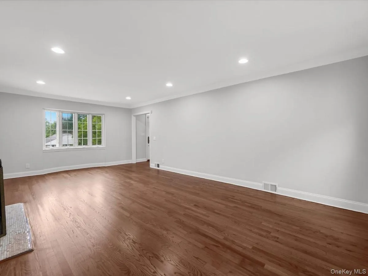 17 Pinewood Road, North Hempstead, NY, 3 Bedrooms Bedrooms, ,3 BathroomsBathrooms,Residential Lease,For Rent,Pinewood,0,1017608 17 Pinewood Road, North Hempstead, NY, 3 Bedrooms Bedrooms, ,3 BathroomsBathrooms,Residential Lease,For Rent,Pinewood,0,1017608