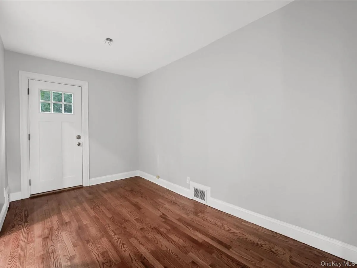 17 Pinewood Road, North Hempstead, NY, 3 Bedrooms Bedrooms, ,3 BathroomsBathrooms,Residential Lease,For Rent,Pinewood,0,1017608 17 Pinewood Road, North Hempstead, NY, 3 Bedrooms Bedrooms, ,3 BathroomsBathrooms,Residential Lease,For Rent,Pinewood,0,1017608
