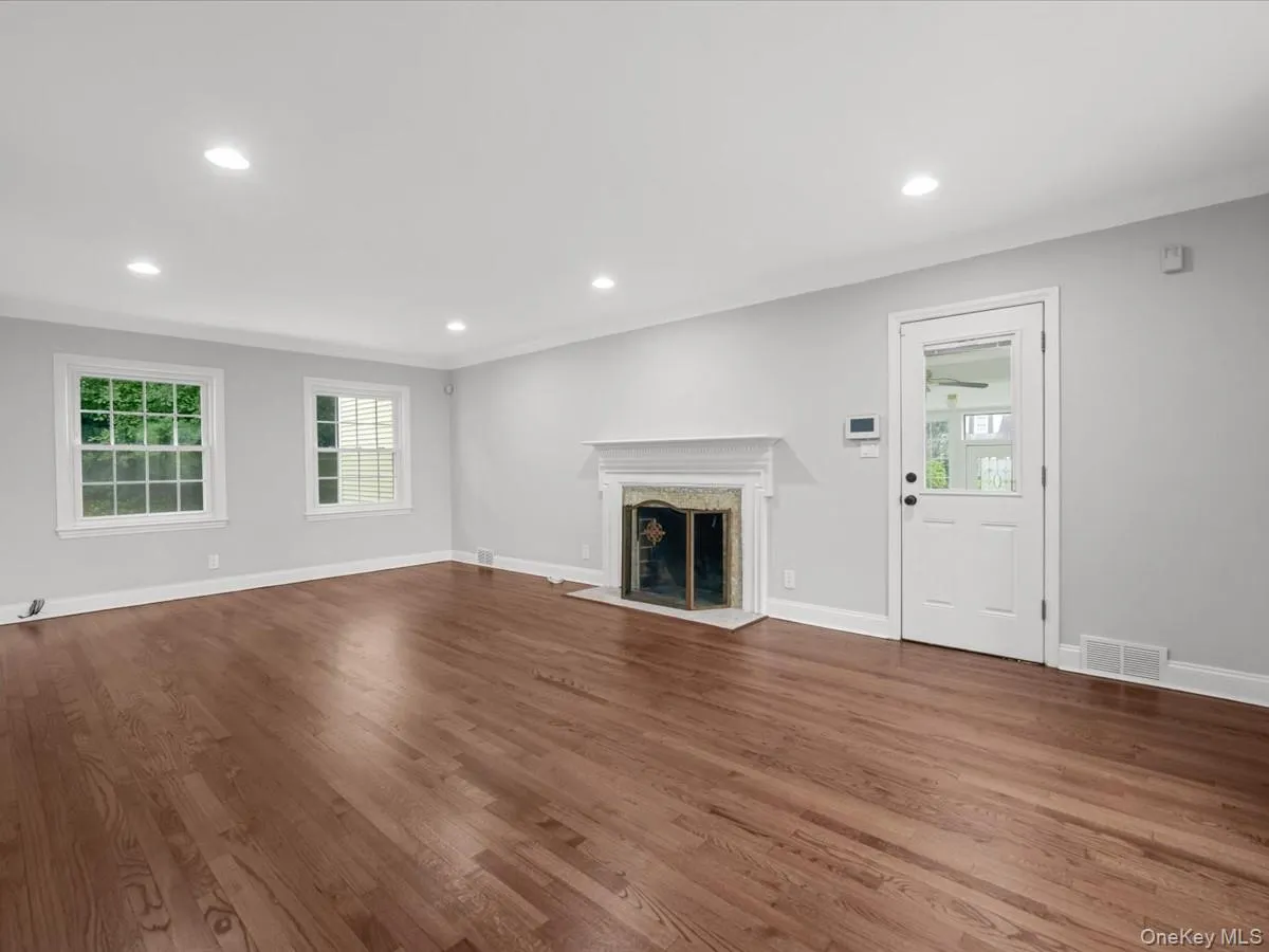 17 Pinewood Road, North Hempstead, NY, 3 Bedrooms Bedrooms, ,3 BathroomsBathrooms,Residential Lease,For Rent,Pinewood,0,1017608 17 Pinewood Road, North Hempstead, NY, 3 Bedrooms Bedrooms, ,3 BathroomsBathrooms,Residential Lease,For Rent,Pinewood,0,1017608