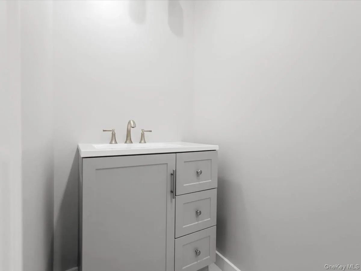 17 Pinewood Road, North Hempstead, NY, 3 Bedrooms Bedrooms, ,3 BathroomsBathrooms,Residential Lease,For Rent,Pinewood,0,1017608 17 Pinewood Road, North Hempstead, NY, 3 Bedrooms Bedrooms, ,3 BathroomsBathrooms,Residential Lease,For Rent,Pinewood,0,1017608