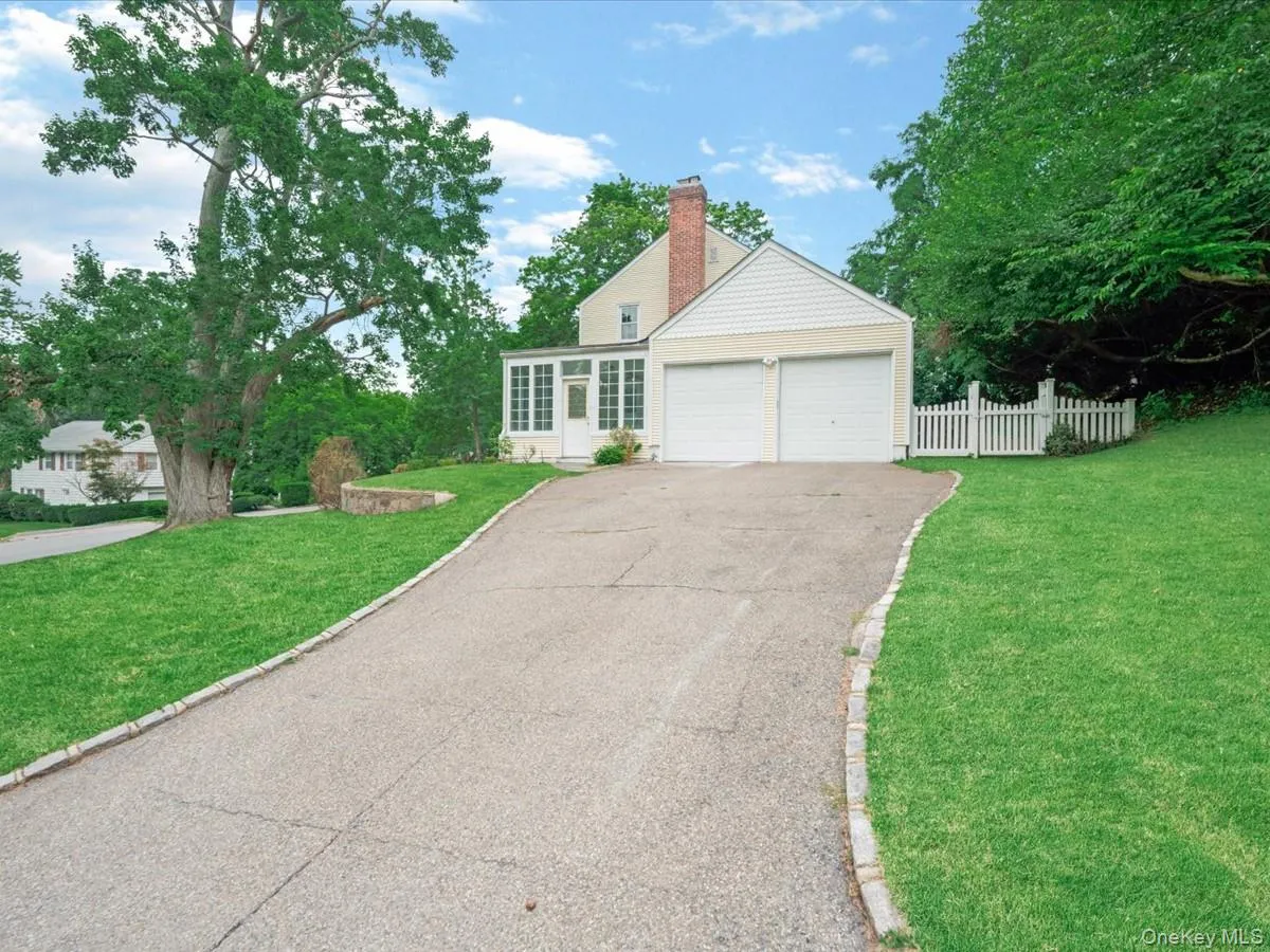 17 Pinewood Road, North Hempstead, NY, 3 Bedrooms Bedrooms, ,3 BathroomsBathrooms,Residential Lease,For Rent,Pinewood,0,1017608 17 Pinewood Road, North Hempstead, NY, 3 Bedrooms Bedrooms, ,3 BathroomsBathrooms,Residential Lease,For Rent,Pinewood,0,1017608