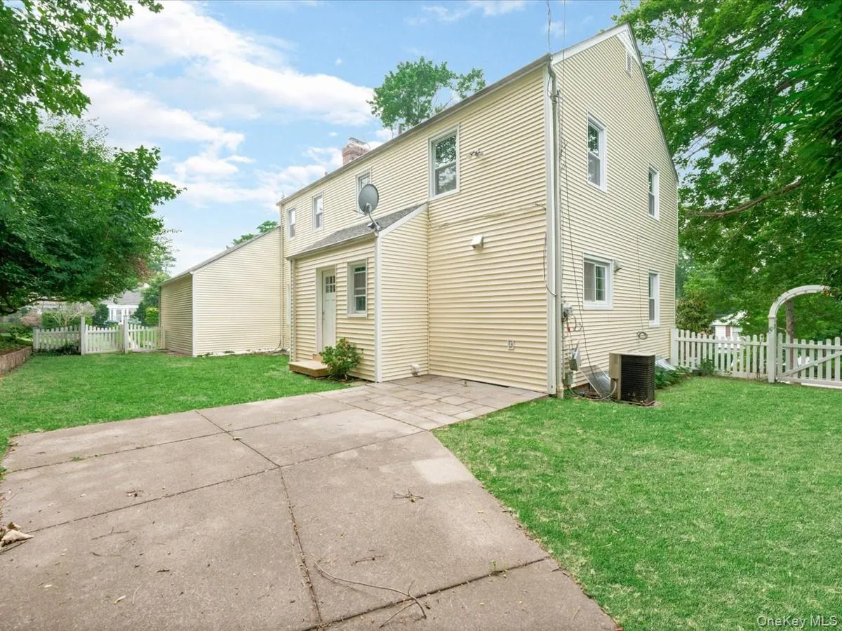 17 Pinewood Road, North Hempstead, NY, 3 Bedrooms Bedrooms, ,3 BathroomsBathrooms,Residential Lease,For Rent,Pinewood,0,1017608 17 Pinewood Road, North Hempstead, NY, 3 Bedrooms Bedrooms, ,3 BathroomsBathrooms,Residential Lease,For Rent,Pinewood,0,1017608