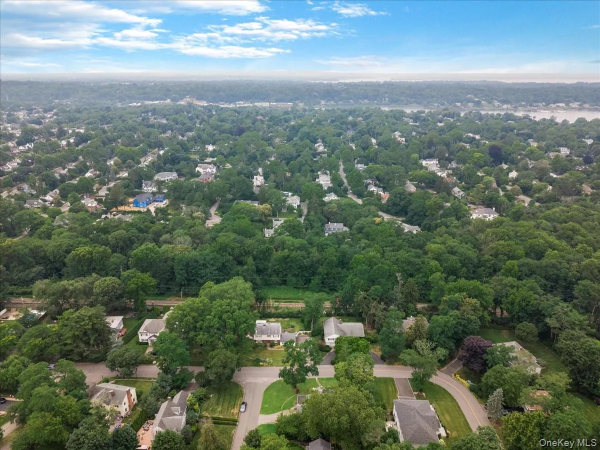17 Pinewood Road, North Hempstead, NY, 3 Bedrooms Bedrooms, ,3 BathroomsBathrooms,Residential Lease,For Rent,Pinewood,0,1017608 17 Pinewood Road, North Hempstead, NY, 3 Bedrooms Bedrooms, ,3 BathroomsBathrooms,Residential Lease,For Rent,Pinewood,0,1017608