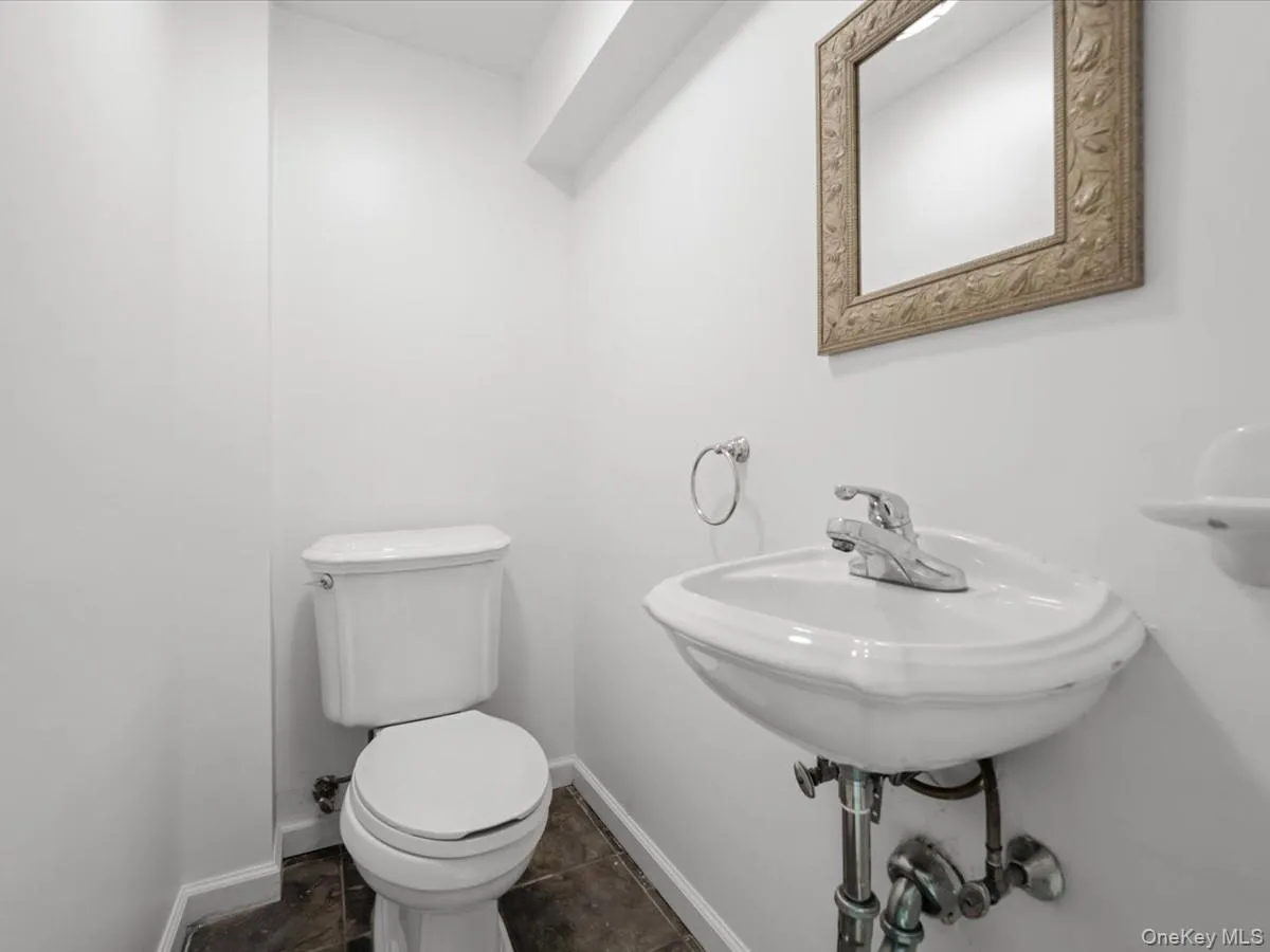 17 Pinewood Road, North Hempstead, NY, 3 Bedrooms Bedrooms, ,3 BathroomsBathrooms,Residential Lease,For Rent,Pinewood,0,1017608 17 Pinewood Road, North Hempstead, NY, 3 Bedrooms Bedrooms, ,3 BathroomsBathrooms,Residential Lease,For Rent,Pinewood,0,1017608
