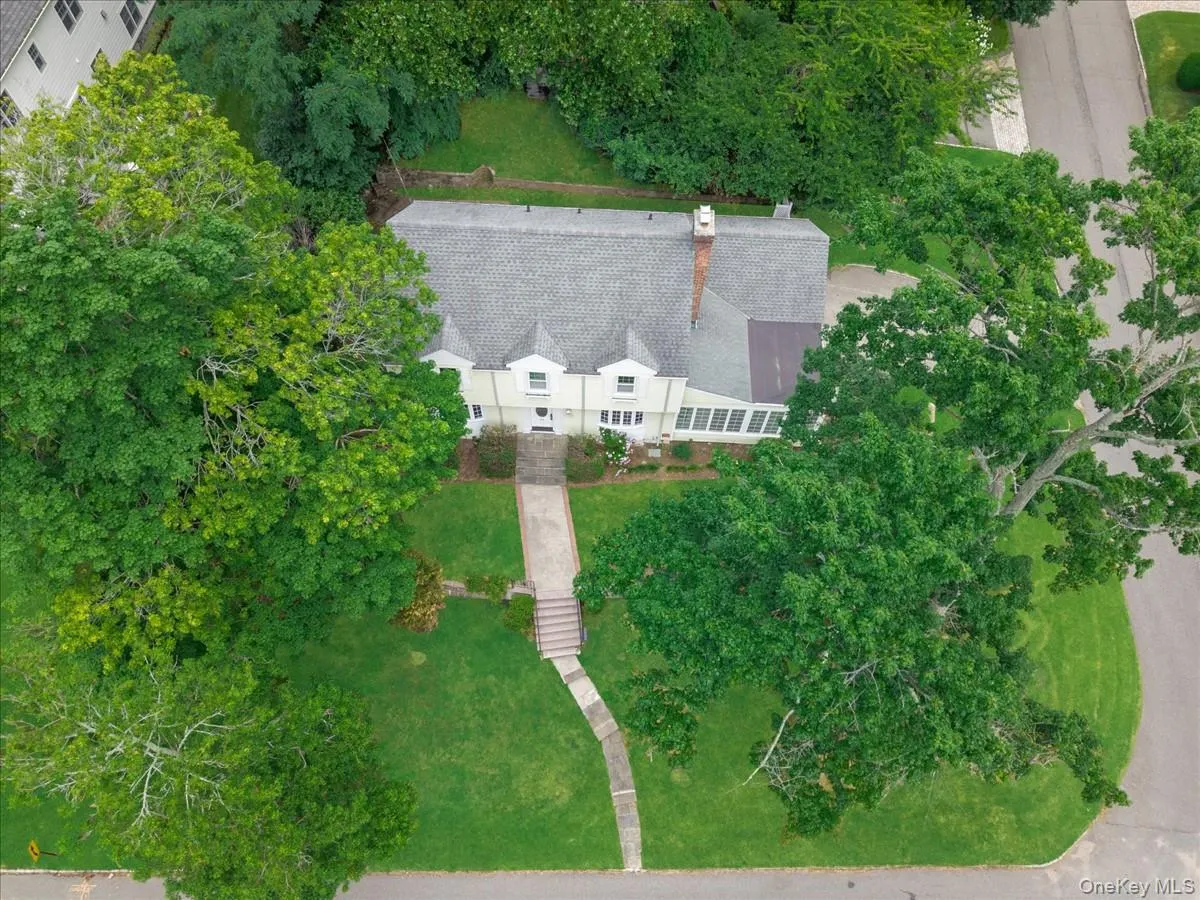 17 Pinewood Road, North Hempstead, NY, 3 Bedrooms Bedrooms, ,3 BathroomsBathrooms,Residential Lease,For Rent,Pinewood,0,1017608 17 Pinewood Road, North Hempstead, NY, 3 Bedrooms Bedrooms, ,3 BathroomsBathrooms,Residential Lease,For Rent,Pinewood,0,1017608