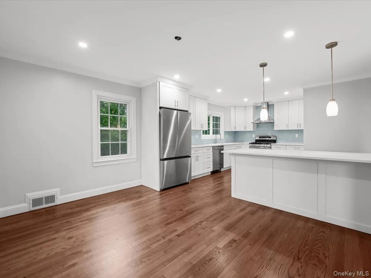 17 Pinewood Road, North Hempstead, NY, 3 Bedrooms Bedrooms, ,3 BathroomsBathrooms,Residential Lease,For Rent,Pinewood,0,1017608 17 Pinewood Road, North Hempstead, NY, 3 Bedrooms Bedrooms, ,3 BathroomsBathrooms,Residential Lease,For Rent,Pinewood,0,1017608