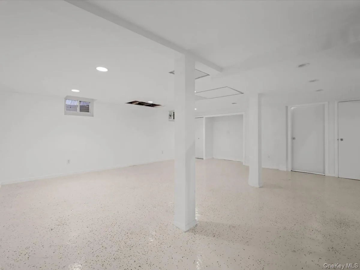 17 Pinewood Road, North Hempstead, NY, 3 Bedrooms Bedrooms, ,3 BathroomsBathrooms,Residential Lease,For Rent,Pinewood,0,1017608 17 Pinewood Road, North Hempstead, NY, 3 Bedrooms Bedrooms, ,3 BathroomsBathrooms,Residential Lease,For Rent,Pinewood,0,1017608