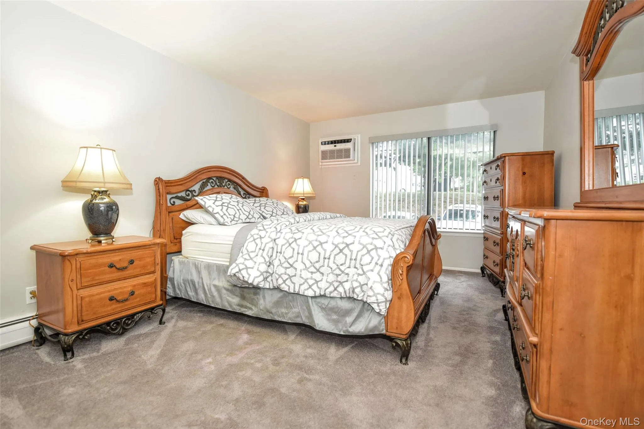 Spacious bedroom Spacious bedroom