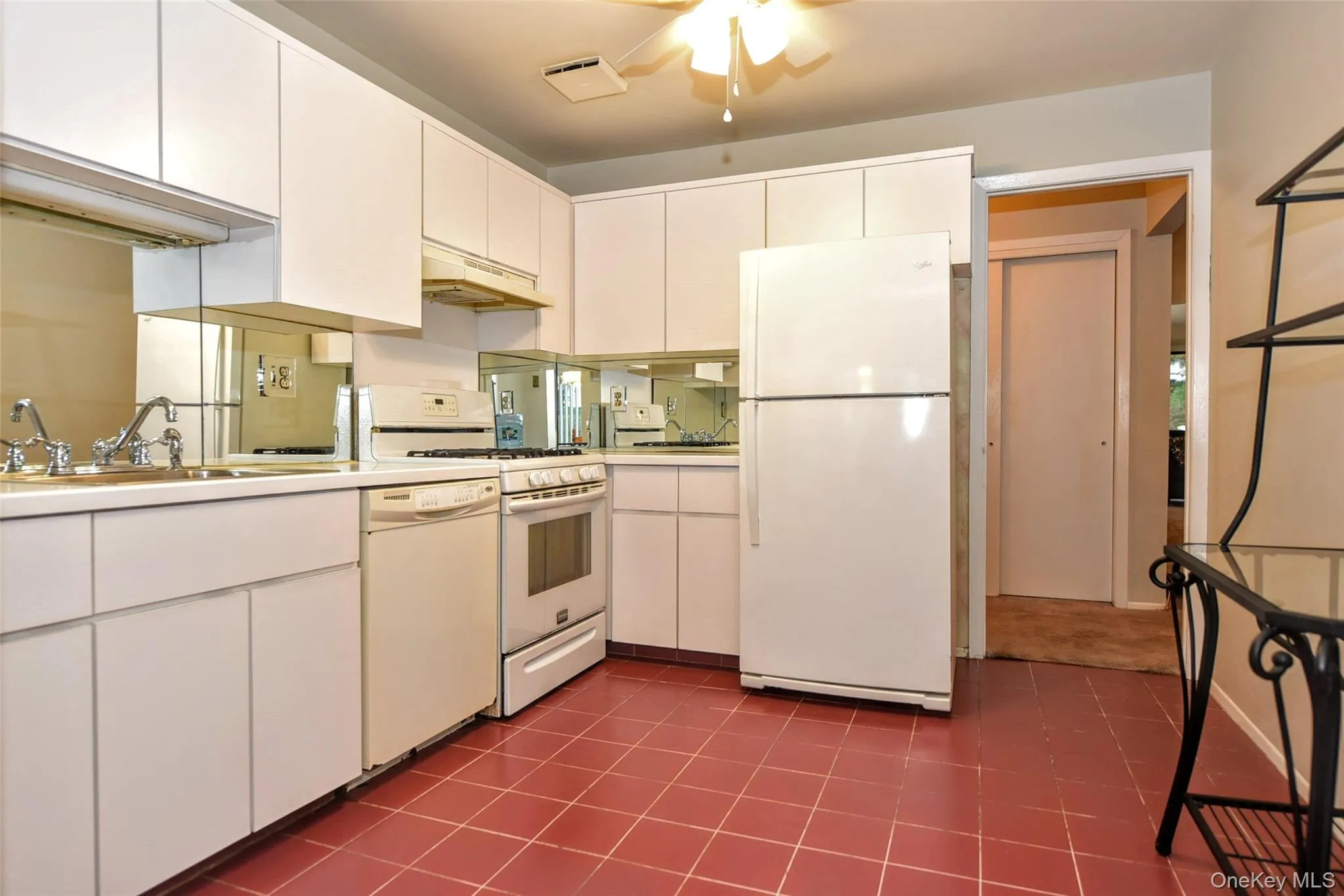 376 Country Club Lane, Haverstraw, NY, 1 Bedroom Bedrooms, 4 Rooms Rooms,1 BathroomBathrooms,Residential,For Rent,Country Club,0,KEY1017609 376 Country Club Lane, Haverstraw, NY, 1 Bedroom Bedrooms, 4 Rooms Rooms,1 BathroomBathrooms,Residential,For Rent,Country Club,0,KEY1017609