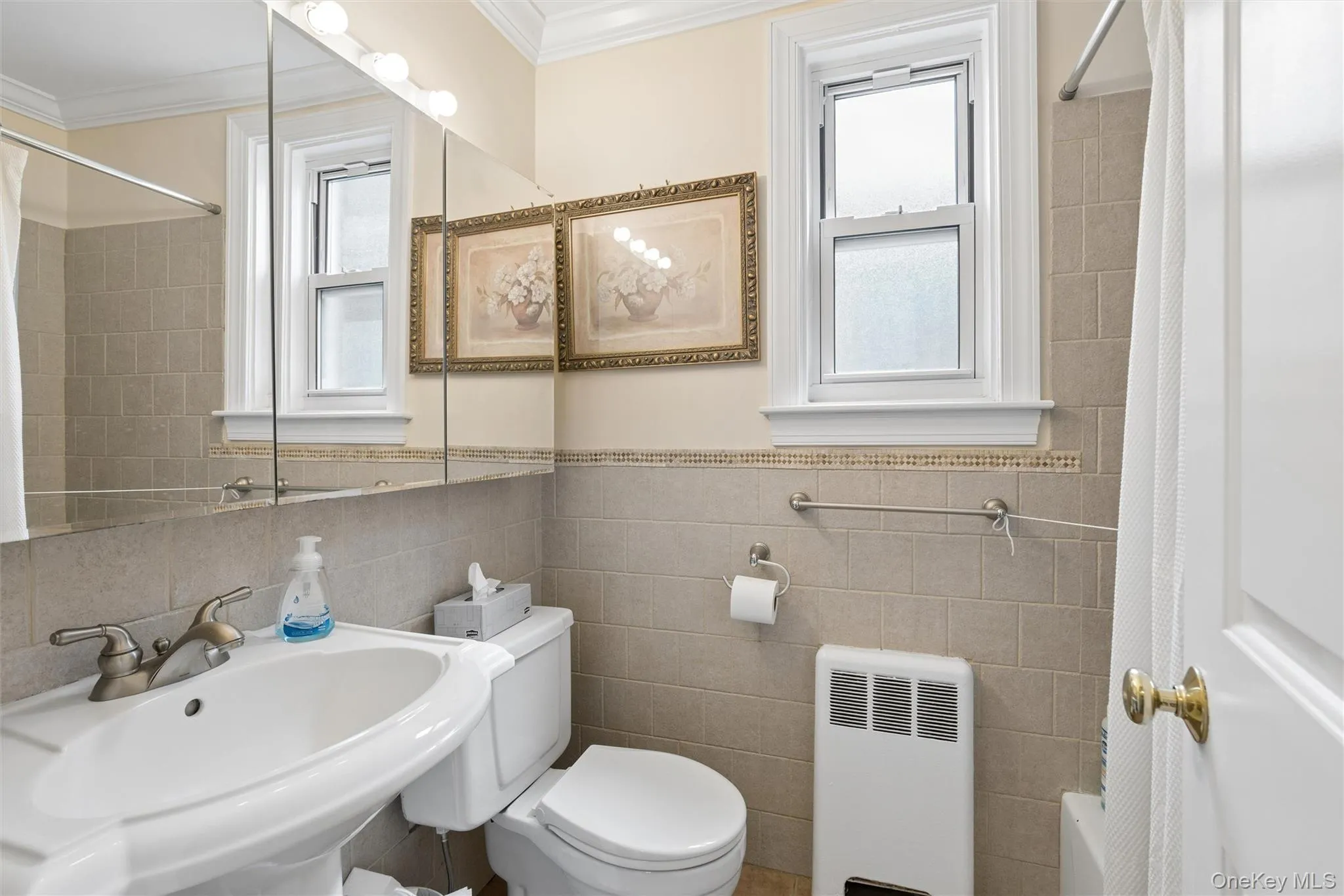 43 Edwards Street, North Hempstead, NY, 1 Bedroom Bedrooms, 4 Rooms Rooms,1 BathroomBathrooms,Residential,For Rent,Edwards,0,KEY1017615 43 Edwards Street, North Hempstead, NY, 1 Bedroom Bedrooms, 4 Rooms Rooms,1 BathroomBathrooms,Residential,For Rent,Edwards,0,KEY1017615