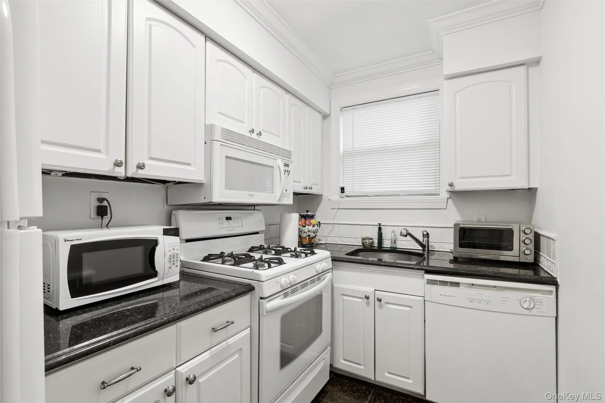 43 Edwards Street, North Hempstead, NY, 1 Bedroom Bedrooms, 4 Rooms Rooms,1 BathroomBathrooms,Residential,For Rent,Edwards,0,KEY1017615 43 Edwards Street, North Hempstead, NY, 1 Bedroom Bedrooms, 4 Rooms Rooms,1 BathroomBathrooms,Residential,For Rent,Edwards,0,KEY1017615