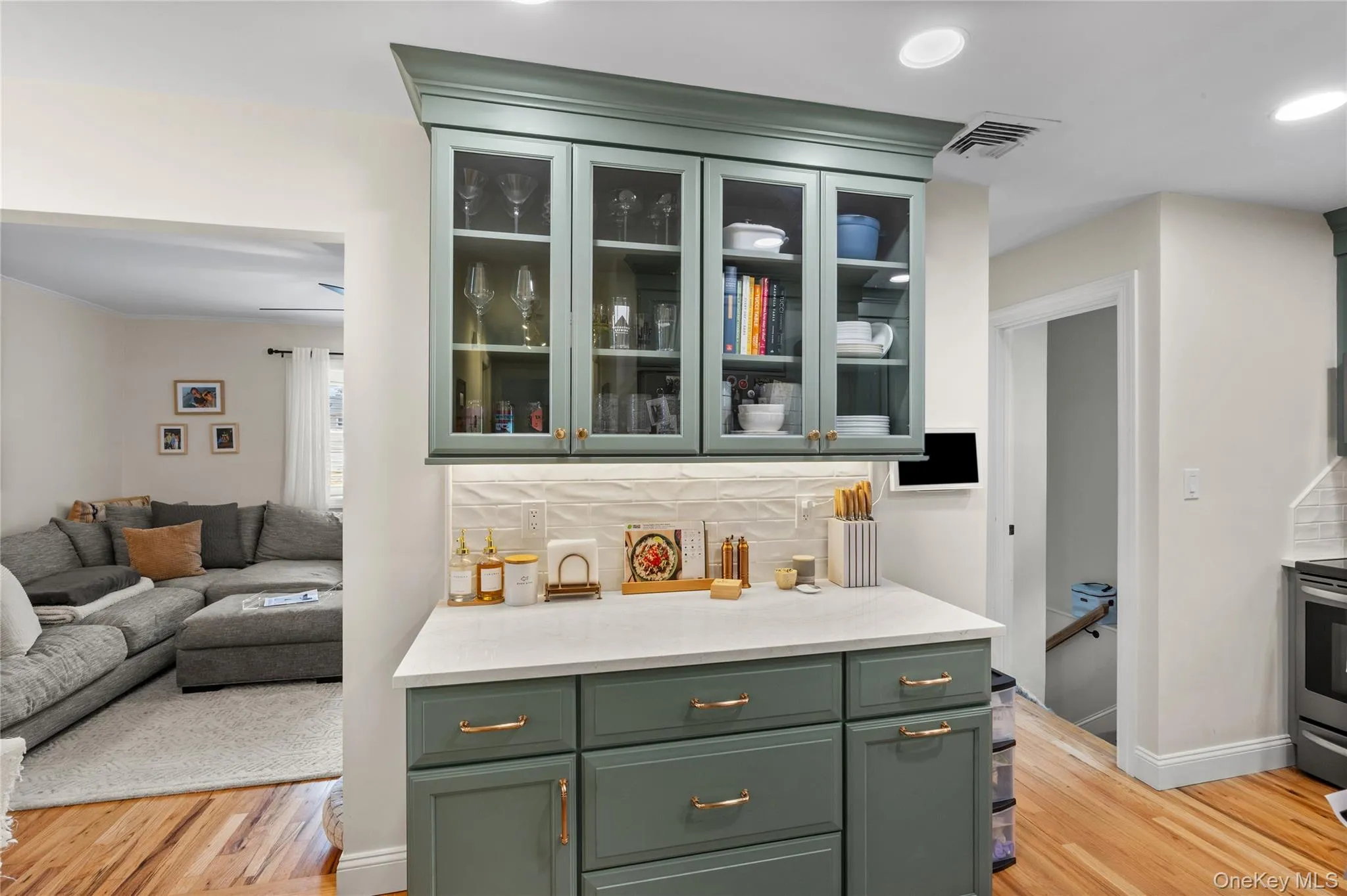 56 Morris Avenue, Islip, NY, 3 Bedrooms Bedrooms, 7 Rooms Rooms,2 BathroomsBathrooms,Residential,For Rent,Morris,0,KEY1017619 56 Morris Avenue, Islip, NY, 3 Bedrooms Bedrooms, 7 Rooms Rooms,2 BathroomsBathrooms,Residential,For Rent,Morris,0,KEY1017619