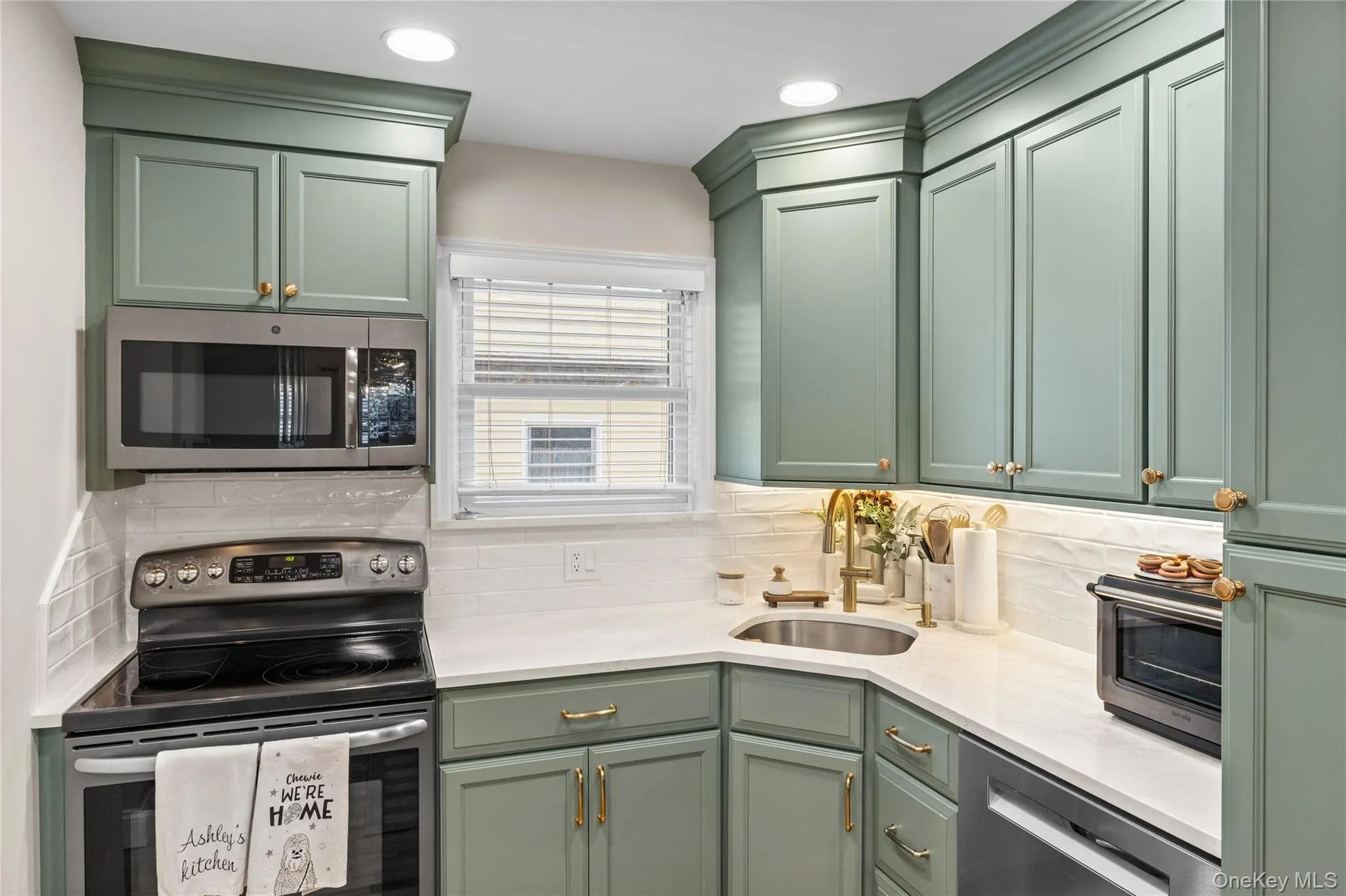 56 Morris Avenue, Islip, NY, 3 Bedrooms Bedrooms, 7 Rooms Rooms,2 BathroomsBathrooms,Residential,For Rent,Morris,0,KEY1017619 56 Morris Avenue, Islip, NY, 3 Bedrooms Bedrooms, 7 Rooms Rooms,2 BathroomsBathrooms,Residential,For Rent,Morris,0,KEY1017619