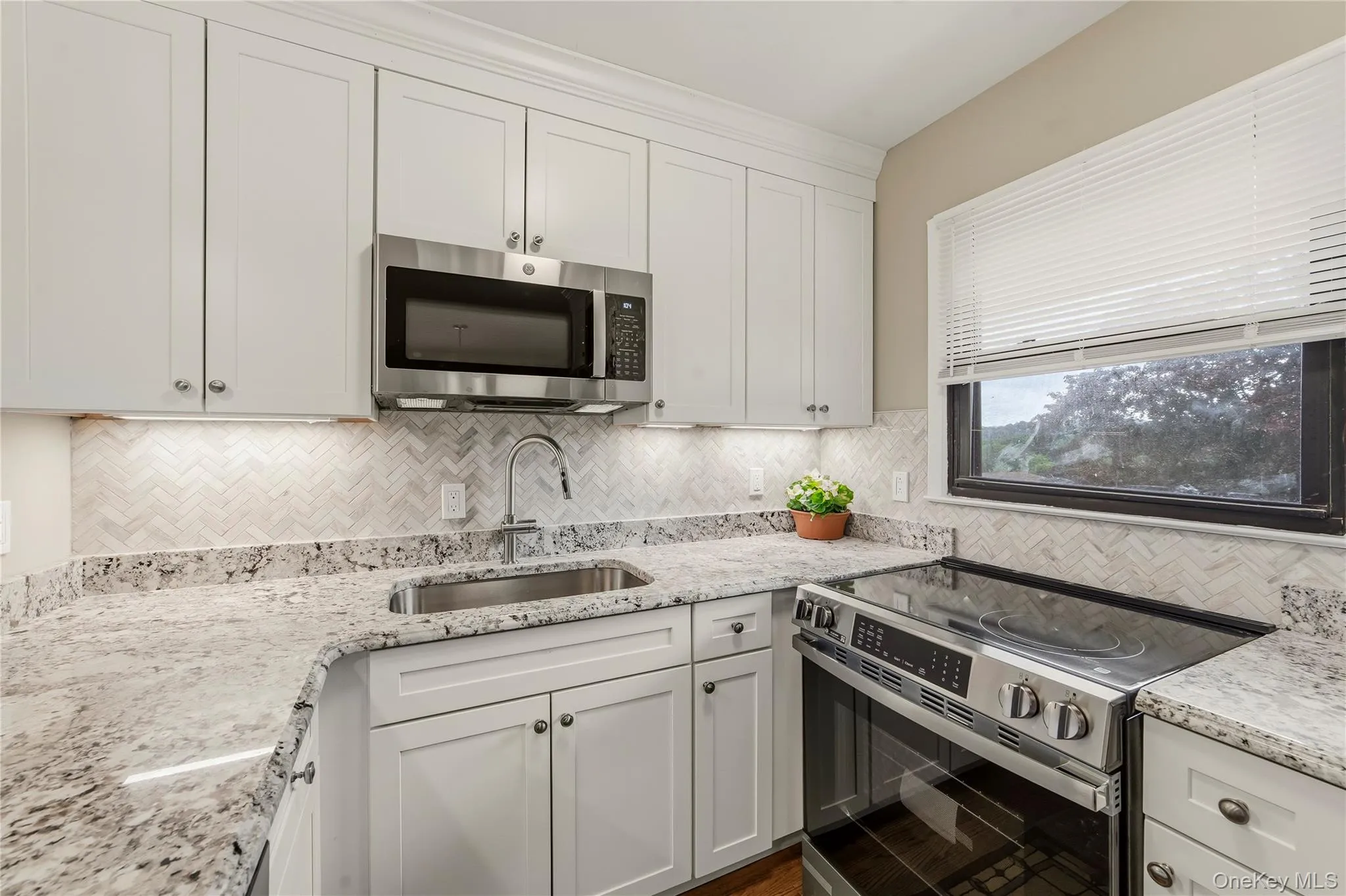 Granite counters and designer fixtures. Granite counters and designer fixtures.