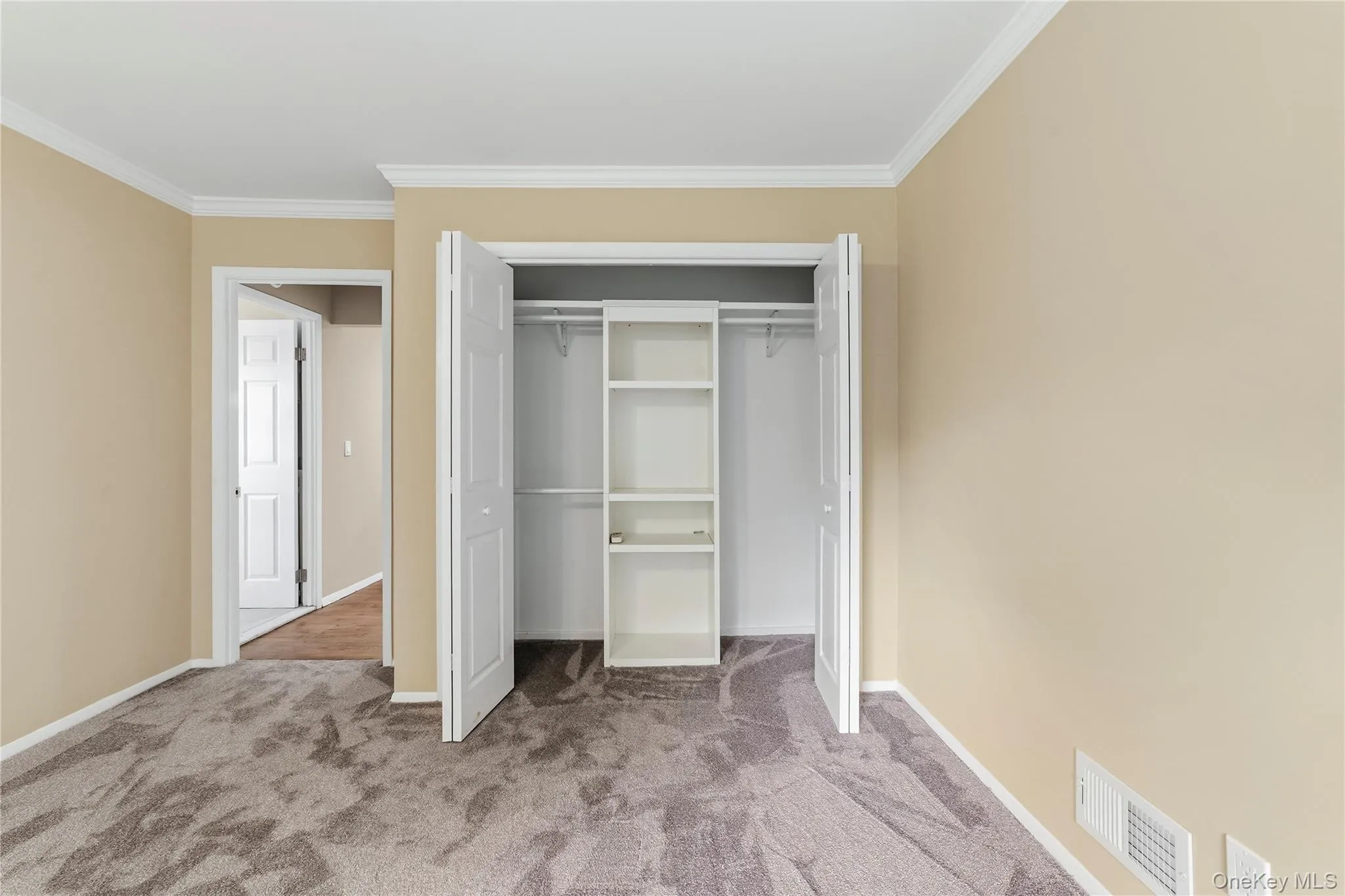 Built in custom closet finishings. Built in custom closet finishings.