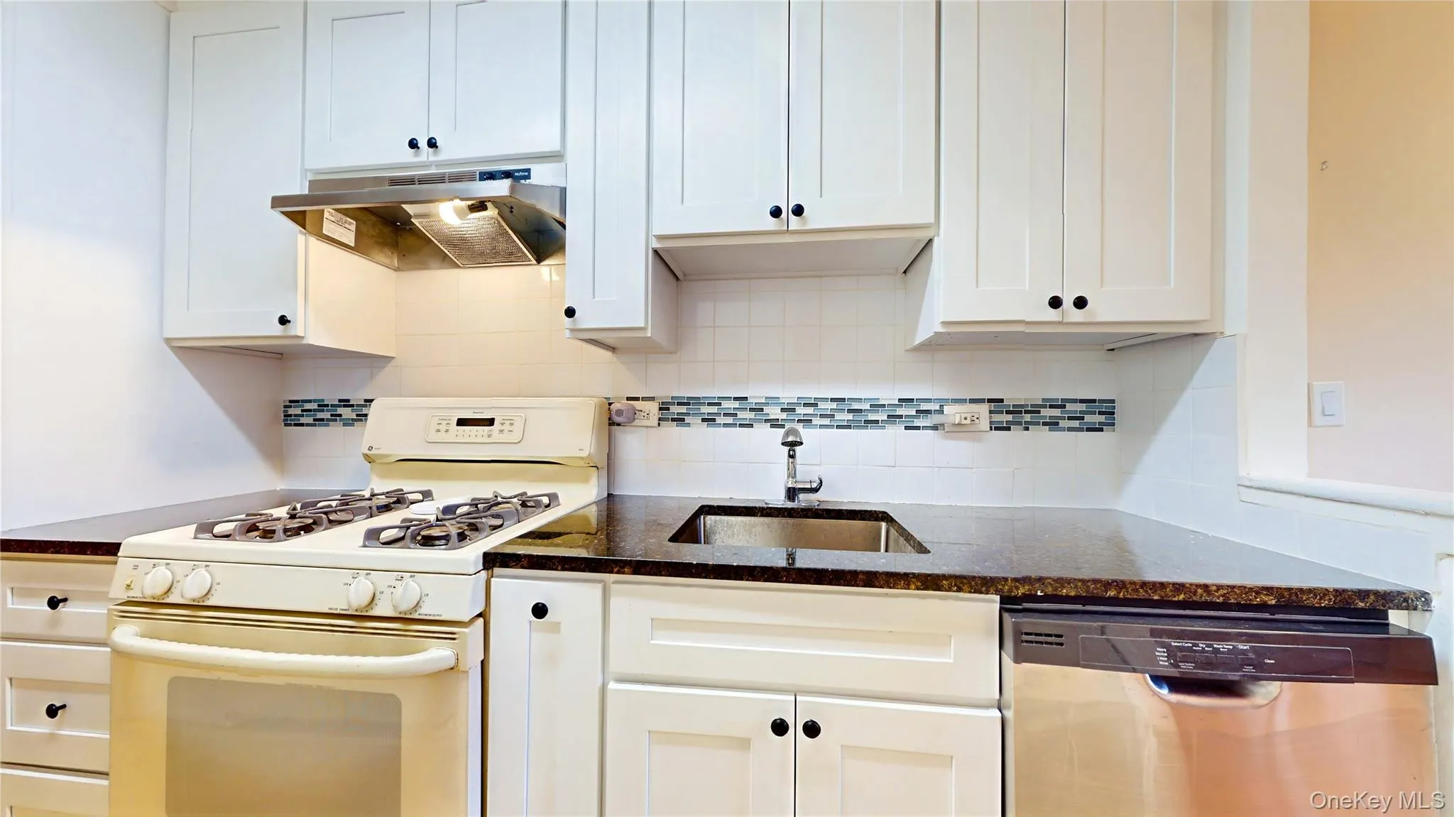 8420 153rd, New York, NY, 2 Bedrooms Bedrooms, 5 Rooms Rooms,2 BathroomsBathrooms,Residential,For Rent,153rd,0,1017647 8420 153rd, New York, NY, 2 Bedrooms Bedrooms, 5 Rooms Rooms,2 BathroomsBathrooms,Residential,For Rent,153rd,0,1017647