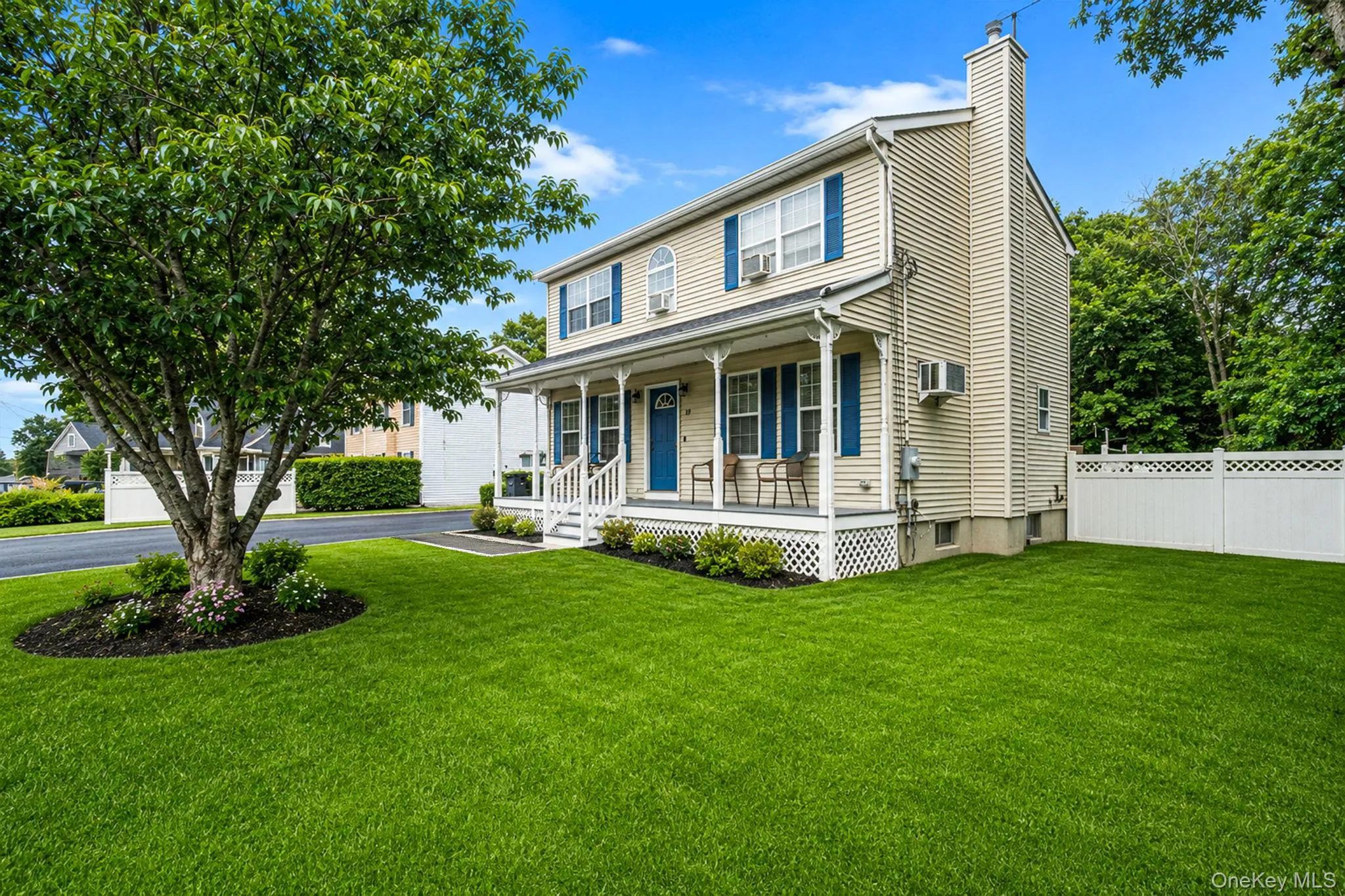 19 Golden Gate Drive, Brookhaven, NY, 3 Bedrooms Bedrooms, 6 Rooms Rooms,2 BathroomsBathrooms,Residential,For Rent,Golden Gate,0,KEY1017655 19 Golden Gate Drive, Brookhaven, NY, 3 Bedrooms Bedrooms, 6 Rooms Rooms,2 BathroomsBathrooms,Residential,For Rent,Golden Gate,0,KEY1017655