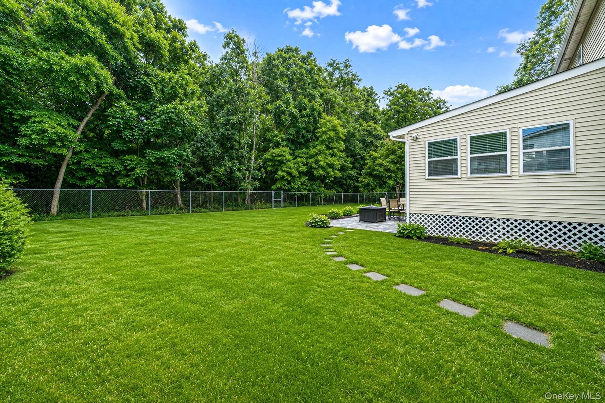 19 Golden Gate Drive, Brookhaven, NY, 3 Bedrooms Bedrooms, 6 Rooms Rooms,2 BathroomsBathrooms,Residential,For Rent,Golden Gate,0,KEY1017655 19 Golden Gate Drive, Brookhaven, NY, 3 Bedrooms Bedrooms, 6 Rooms Rooms,2 BathroomsBathrooms,Residential,For Rent,Golden Gate,0,KEY1017655
