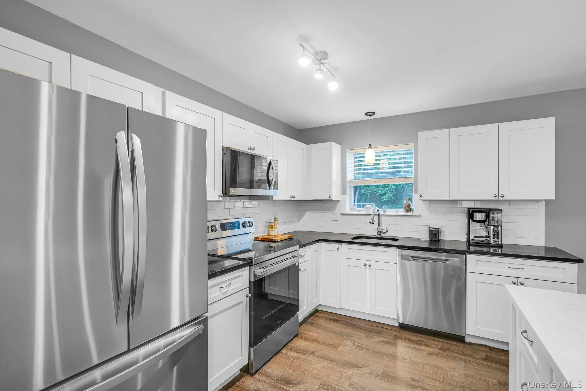 19 Golden Gate Drive, Brookhaven, NY, 3 Bedrooms Bedrooms, 6 Rooms Rooms,2 BathroomsBathrooms,Residential,For Rent,Golden Gate,0,KEY1017655 19 Golden Gate Drive, Brookhaven, NY, 3 Bedrooms Bedrooms, 6 Rooms Rooms,2 BathroomsBathrooms,Residential,For Rent,Golden Gate,0,KEY1017655