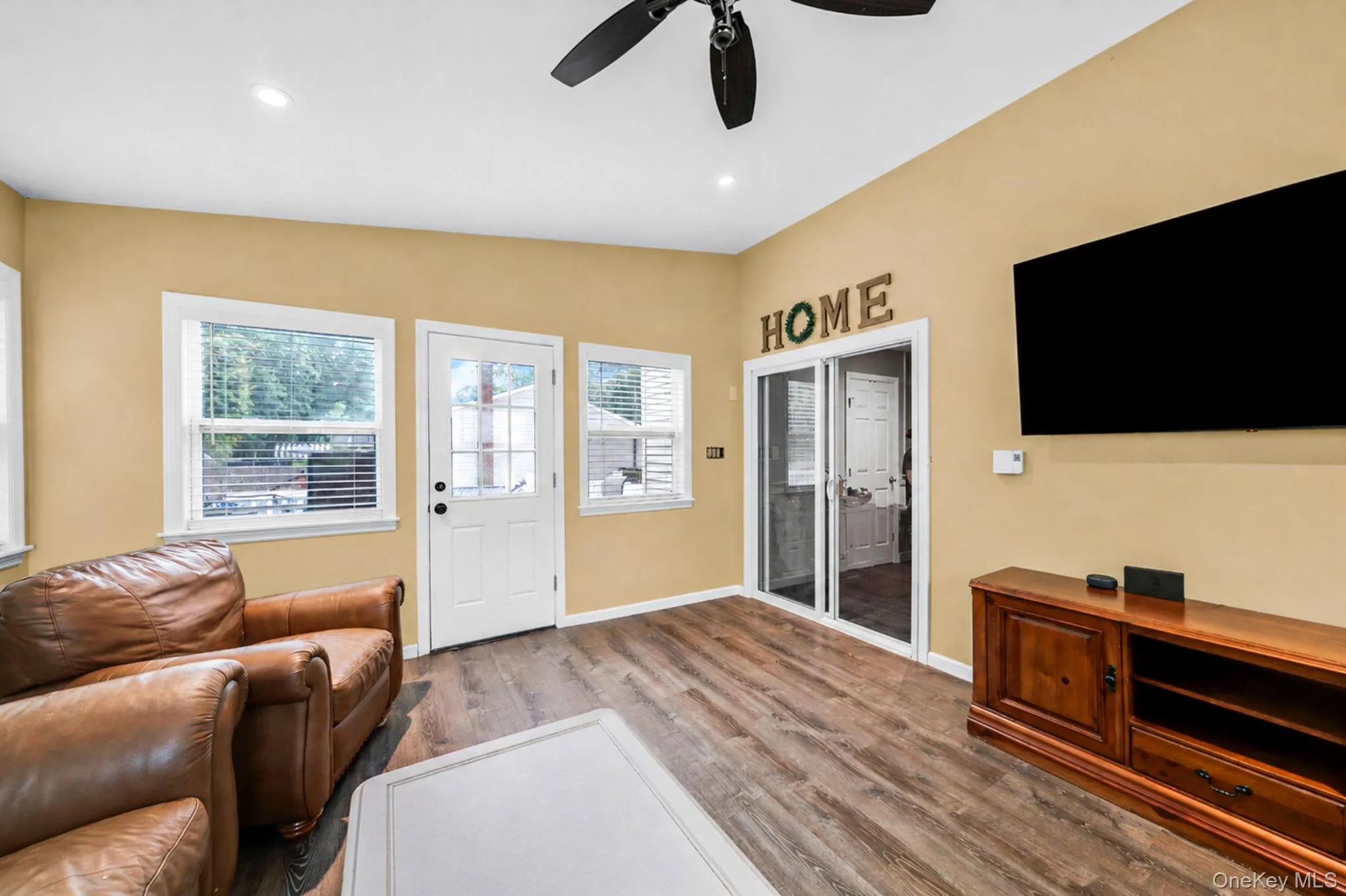 19 Golden Gate Drive, Brookhaven, NY, 3 Bedrooms Bedrooms, 6 Rooms Rooms,2 BathroomsBathrooms,Residential,For Rent,Golden Gate,0,KEY1017655 19 Golden Gate Drive, Brookhaven, NY, 3 Bedrooms Bedrooms, 6 Rooms Rooms,2 BathroomsBathrooms,Residential,For Rent,Golden Gate,0,KEY1017655