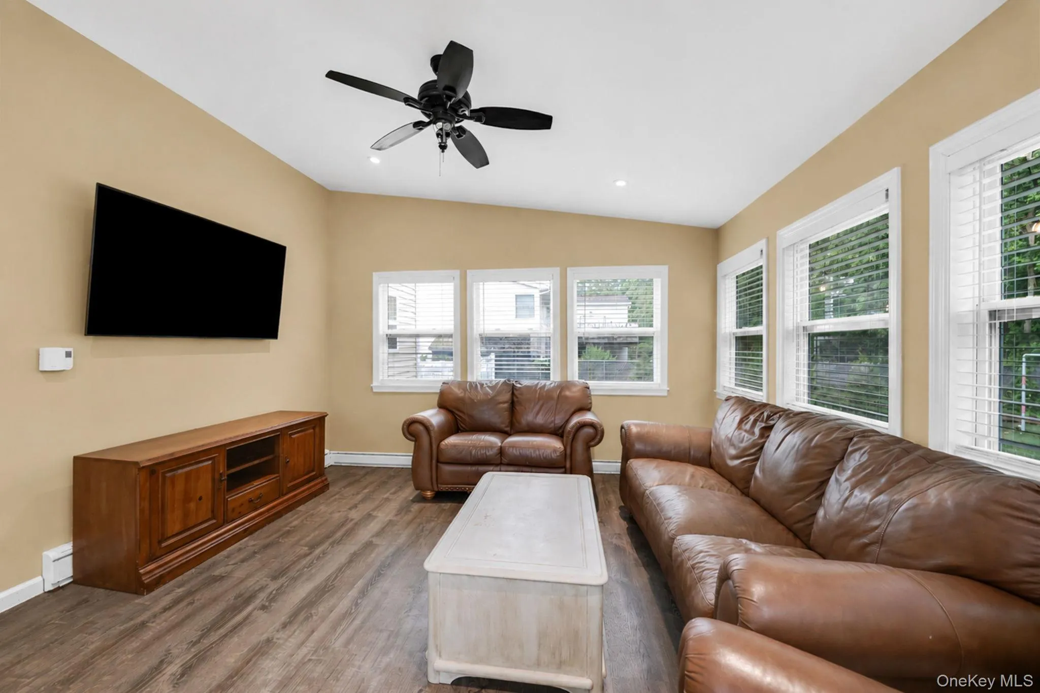 19 Golden Gate Drive, Brookhaven, NY, 3 Bedrooms Bedrooms, 6 Rooms Rooms,2 BathroomsBathrooms,Residential,For Rent,Golden Gate,0,KEY1017655 19 Golden Gate Drive, Brookhaven, NY, 3 Bedrooms Bedrooms, 6 Rooms Rooms,2 BathroomsBathrooms,Residential,For Rent,Golden Gate,0,KEY1017655