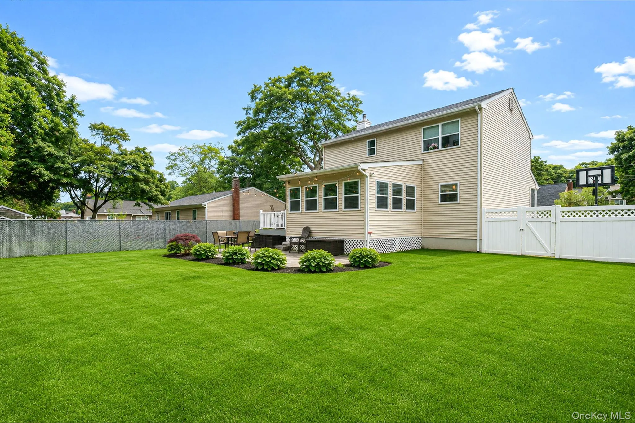 19 Golden Gate Drive, Brookhaven, NY, 3 Bedrooms Bedrooms, 6 Rooms Rooms,2 BathroomsBathrooms,Residential,For Rent,Golden Gate,0,KEY1017655 19 Golden Gate Drive, Brookhaven, NY, 3 Bedrooms Bedrooms, 6 Rooms Rooms,2 BathroomsBathrooms,Residential,For Rent,Golden Gate,0,KEY1017655