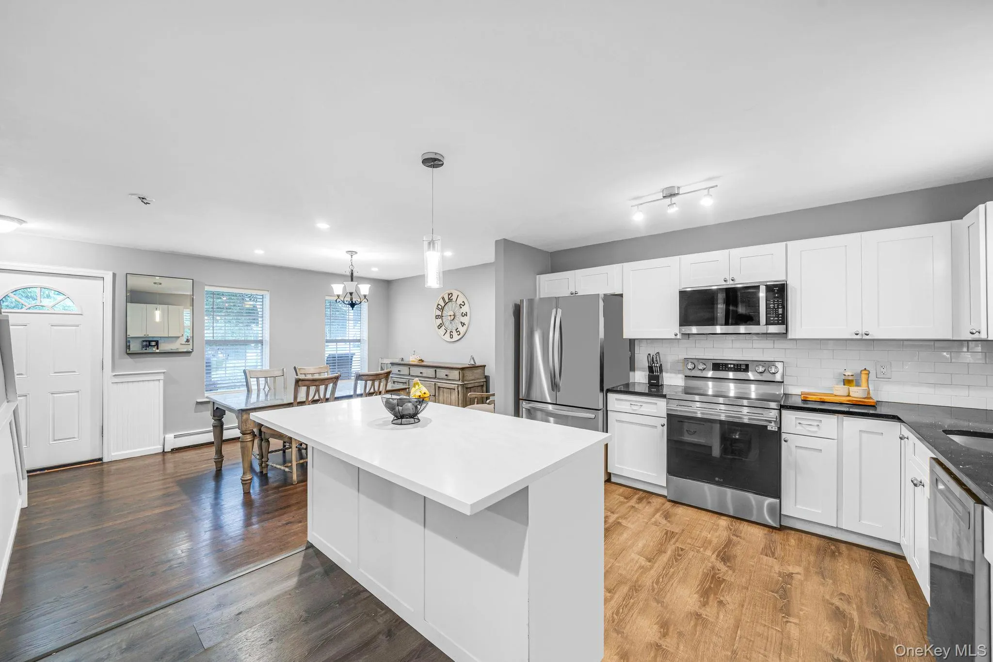 19 Golden Gate Drive, Brookhaven, NY, 3 Bedrooms Bedrooms, 6 Rooms Rooms,2 BathroomsBathrooms,Residential,For Rent,Golden Gate,0,KEY1017655 19 Golden Gate Drive, Brookhaven, NY, 3 Bedrooms Bedrooms, 6 Rooms Rooms,2 BathroomsBathrooms,Residential,For Rent,Golden Gate,0,KEY1017655
