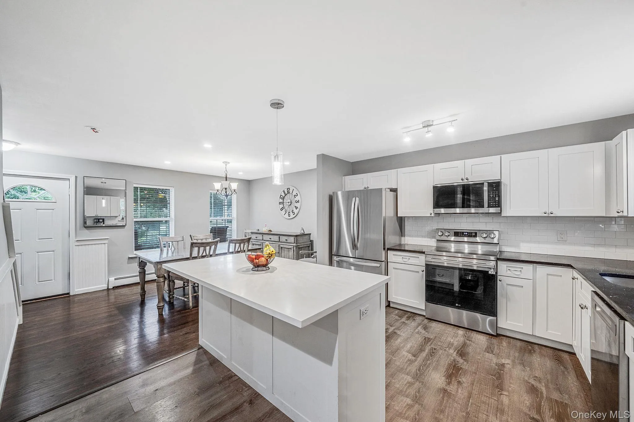 19 Golden Gate Drive, Brookhaven, NY, 3 Bedrooms Bedrooms, 6 Rooms Rooms,2 BathroomsBathrooms,Residential,For Rent,Golden Gate,0,1017655 19 Golden Gate Drive, Brookhaven, NY, 3 Bedrooms Bedrooms, 6 Rooms Rooms,2 BathroomsBathrooms,Residential,For Rent,Golden Gate,0,1017655