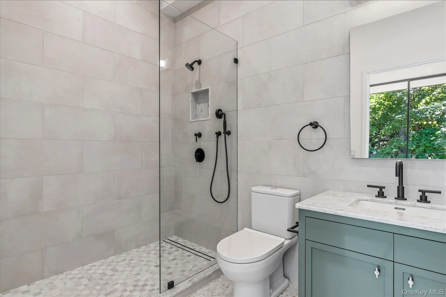 En suite bathroom in second floor bedroom En suite bathroom in second floor bedroom