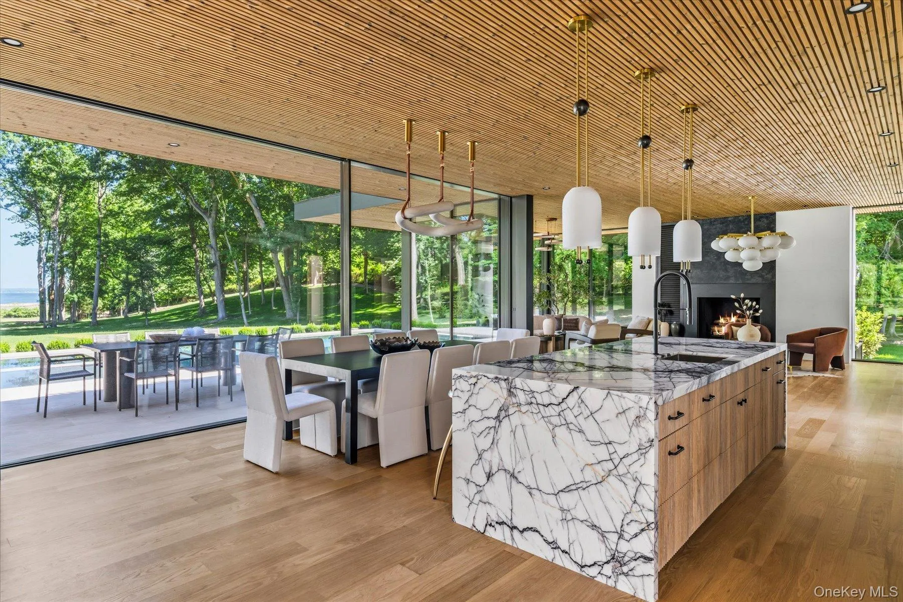 Open concept living with rich natural materials carrying from the inside to outside seamlessly. Open concept living with rich natural materials carrying from the inside to outside seamlessly.