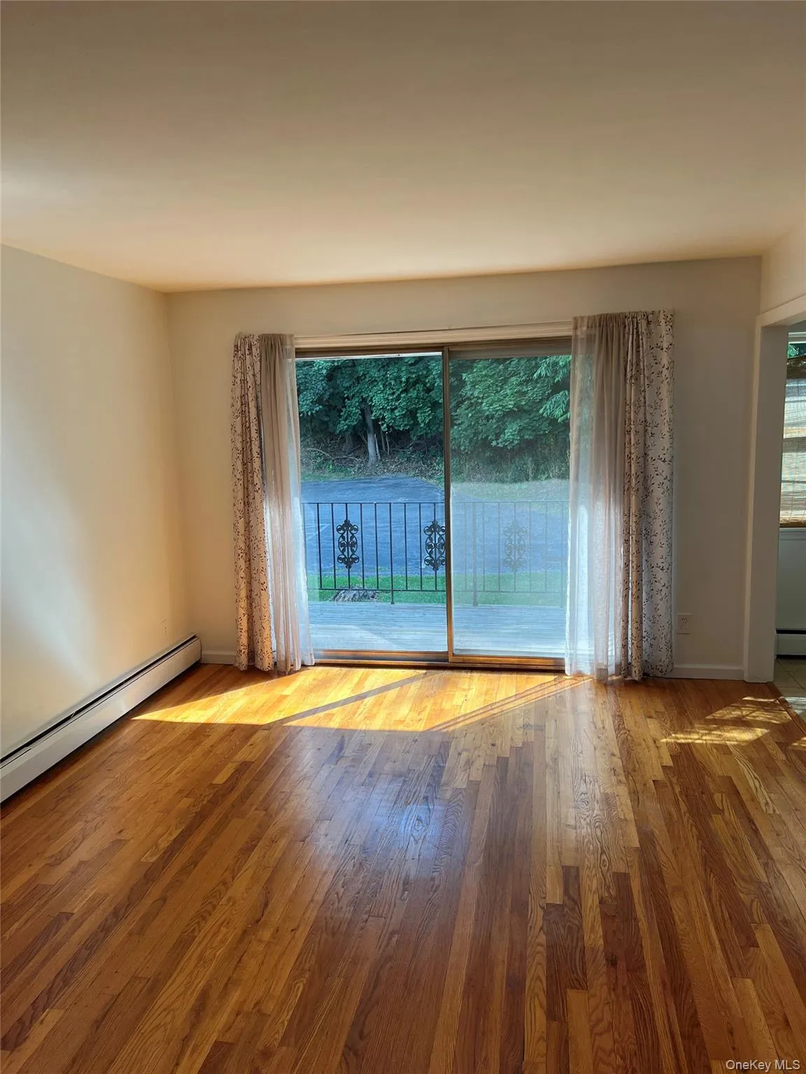 6 Colonial Road, Beacon, NY, 1 Bedroom Bedrooms, 3 Rooms Rooms,1 BathroomBathrooms,Residential Lease,For Rent,Colonial,0,1017677 6 Colonial Road, Beacon, NY, 1 Bedroom Bedrooms, 3 Rooms Rooms,1 BathroomBathrooms,Residential Lease,For Rent,Colonial,0,1017677