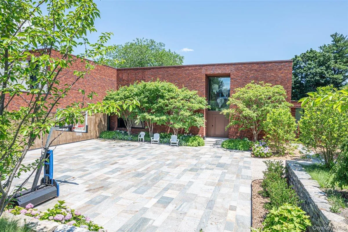 30 Pheasant Run, North Hempstead, NY, 8 Bedrooms Bedrooms, 12 Rooms Rooms,6 BathroomsBathrooms,Residential Lease,For Rent,Pheasant,0,KEY1017695 30 Pheasant Run, North Hempstead, NY, 8 Bedrooms Bedrooms, 12 Rooms Rooms,6 BathroomsBathrooms,Residential Lease,For Rent,Pheasant,0,KEY1017695