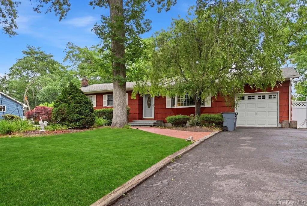 23 Flicker Drive, Brookhaven, NY, 3 Bedrooms Bedrooms, 6 Rooms Rooms,3 BathroomsBathrooms,Residential,For Rent,Flicker,0,KEY1017701 23 Flicker Drive, Brookhaven, NY, 3 Bedrooms Bedrooms, 6 Rooms Rooms,3 BathroomsBathrooms,Residential,For Rent,Flicker,0,KEY1017701