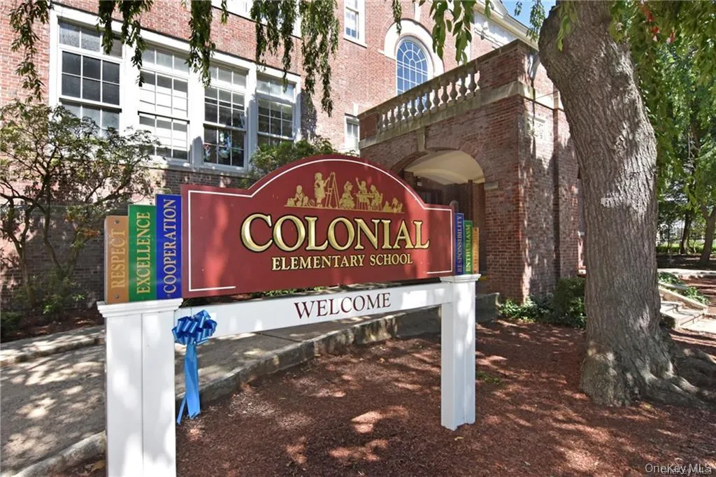 Award winning Colonial Elementary School Award winning Colonial Elementary School