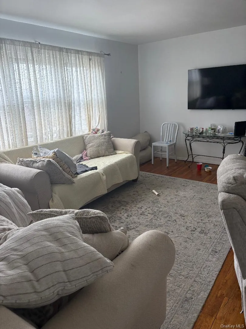 26 Quebec Road, Hempstead, NY, 3 Bedrooms Bedrooms, 5 Rooms Rooms,1 BathroomBathrooms,Residential Lease,For Rent,Quebec,0,KEY1017717 26 Quebec Road, Hempstead, NY, 3 Bedrooms Bedrooms, 5 Rooms Rooms,1 BathroomBathrooms,Residential Lease,For Rent,Quebec,0,KEY1017717
