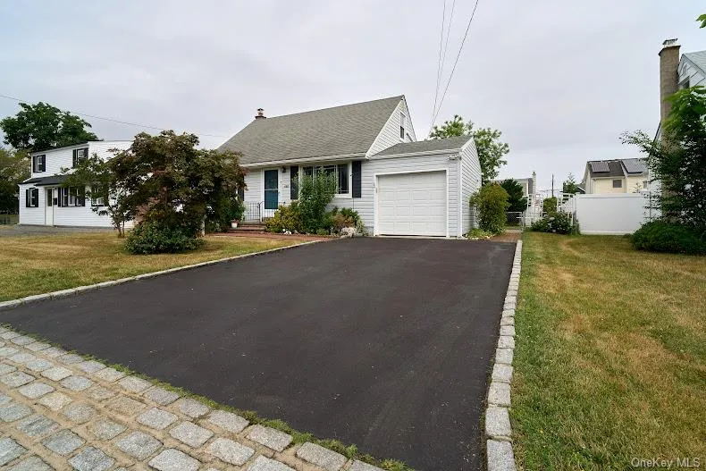 161 Van Buren Street, Babylon, NY, 4 Bedrooms Bedrooms, 7 Rooms Rooms,1 BathroomBathrooms,Residential,For Rent,Van Buren,0,1017723 161 Van Buren Street, Babylon, NY, 4 Bedrooms Bedrooms, 7 Rooms Rooms,1 BathroomBathrooms,Residential,For Rent,Van Buren,0,1017723