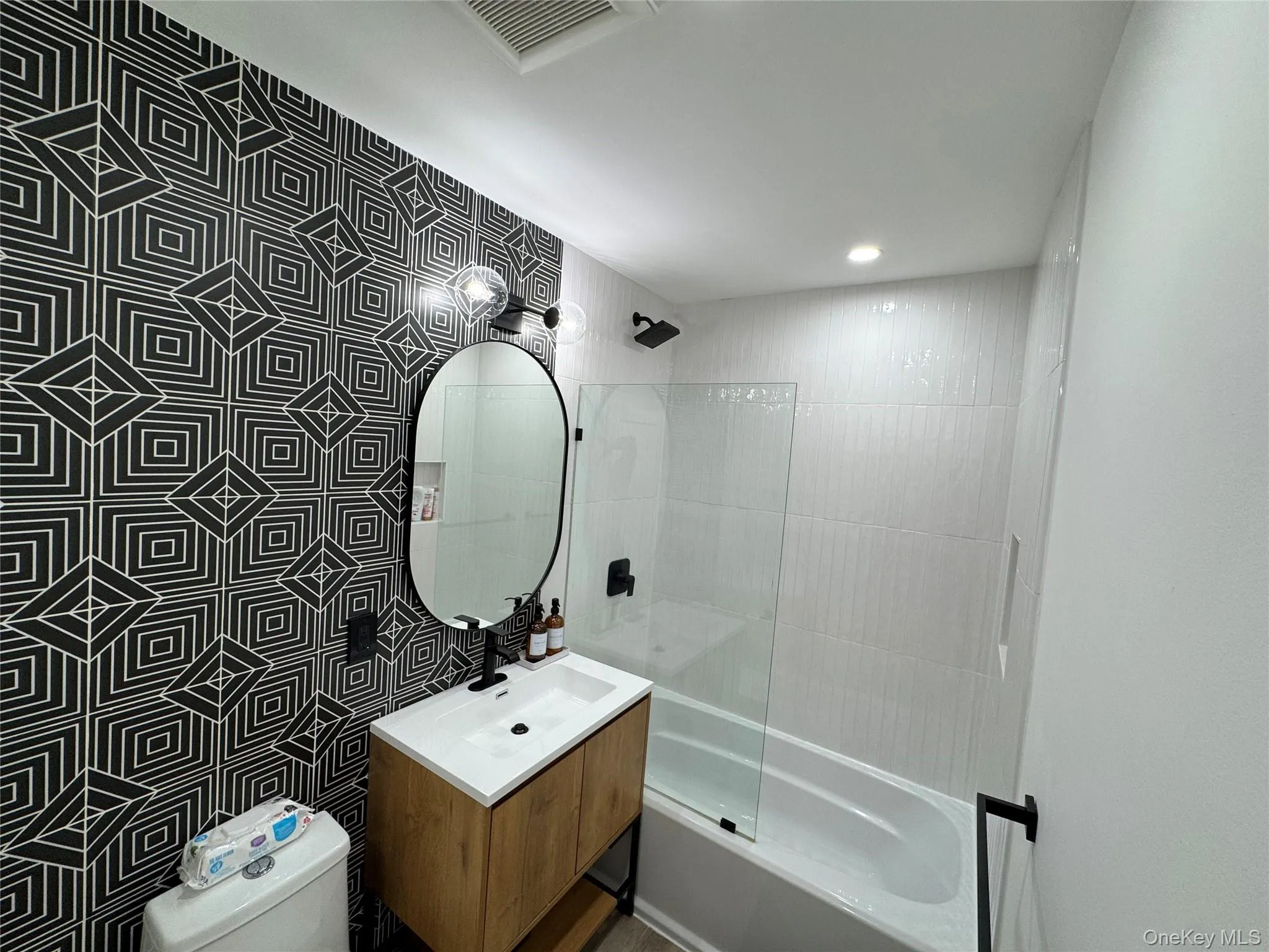 25 Alta Parkway, Mount Vernon, NY, 4 Bedrooms Bedrooms, 11 Rooms Rooms,3 BathroomsBathrooms,Residential,For Rent,Alta,0,KEY1017725 25 Alta Parkway, Mount Vernon, NY, 4 Bedrooms Bedrooms, 11 Rooms Rooms,3 BathroomsBathrooms,Residential,For Rent,Alta,0,KEY1017725