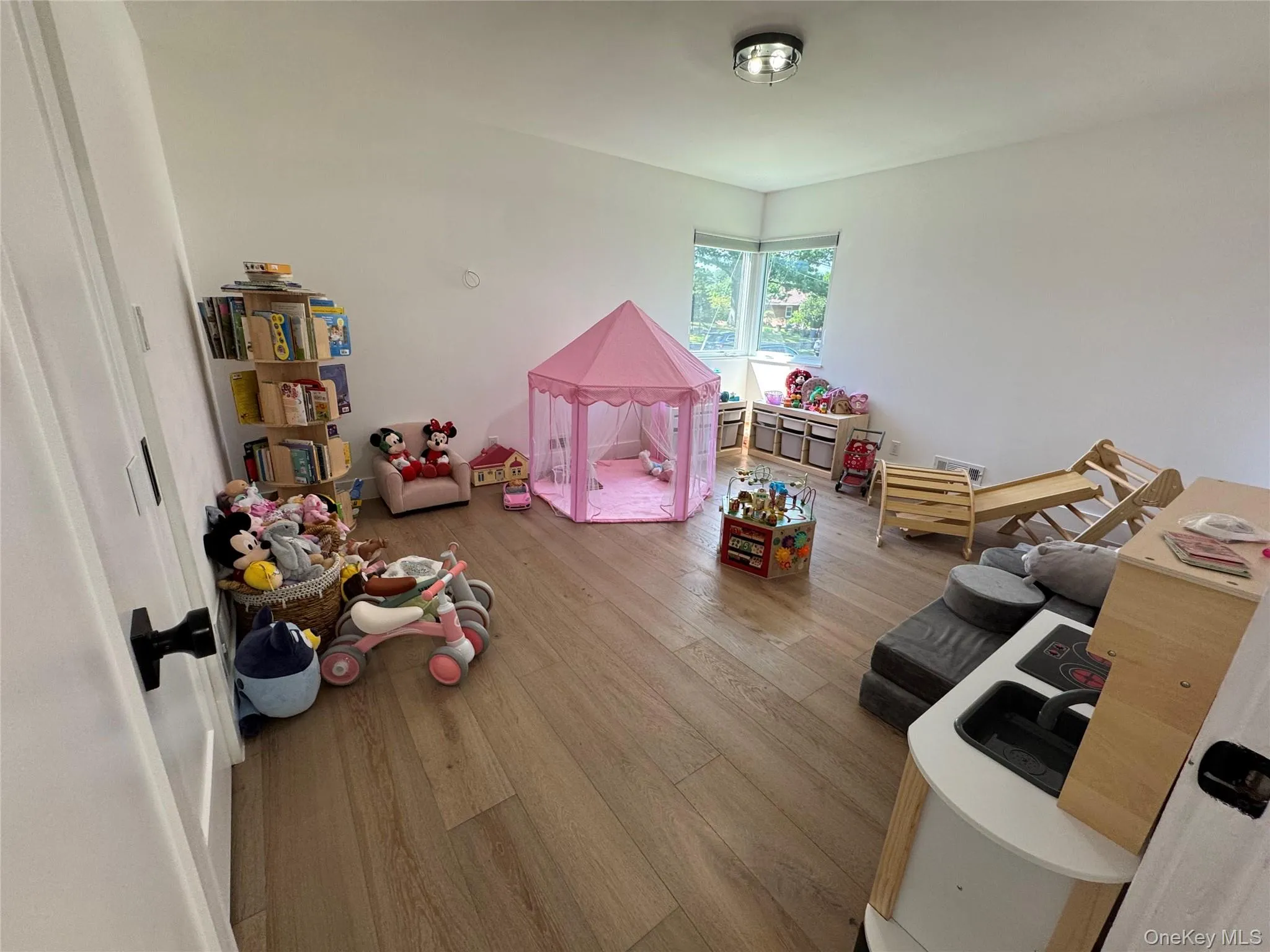 25 Alta Parkway, Mount Vernon, NY, 4 Bedrooms Bedrooms, 11 Rooms Rooms,3 BathroomsBathrooms,Residential,For Rent,Alta,0,KEY1017725 25 Alta Parkway, Mount Vernon, NY, 4 Bedrooms Bedrooms, 11 Rooms Rooms,3 BathroomsBathrooms,Residential,For Rent,Alta,0,KEY1017725