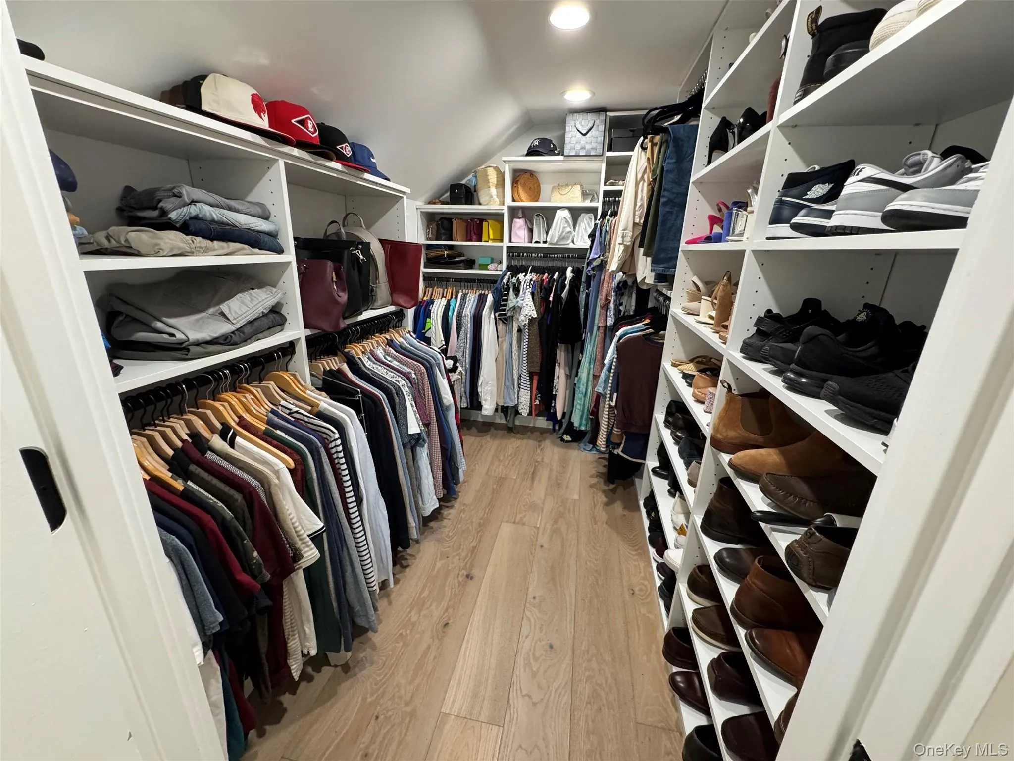 25 Alta Parkway, Mount Vernon, NY, 4 Bedrooms Bedrooms, 11 Rooms Rooms,3 BathroomsBathrooms,Residential,For Rent,Alta,0,KEY1017725 25 Alta Parkway, Mount Vernon, NY, 4 Bedrooms Bedrooms, 11 Rooms Rooms,3 BathroomsBathrooms,Residential,For Rent,Alta,0,KEY1017725
