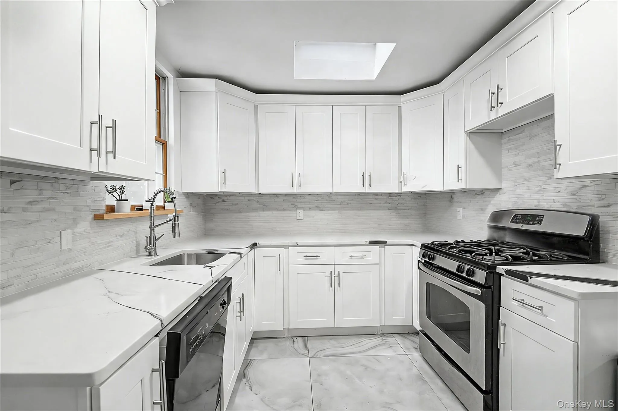 87 Susquehanna Avenue, North Hempstead, NY, 5 Bedrooms Bedrooms, 12 Rooms Rooms,2 BathroomsBathrooms,Residential,For Rent,Susquehanna,0,KEY1017728 87 Susquehanna Avenue, North Hempstead, NY, 5 Bedrooms Bedrooms, 12 Rooms Rooms,2 BathroomsBathrooms,Residential,For Rent,Susquehanna,0,KEY1017728