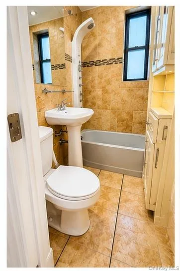 21-15 33st, New York, NY, 2 Bedrooms Bedrooms, 4 Rooms Rooms,1 BathroomBathrooms,Residential,For Rent,33st,0,1017731 21-15 33st, New York, NY, 2 Bedrooms Bedrooms, 4 Rooms Rooms,1 BathroomBathrooms,Residential,For Rent,33st,0,1017731