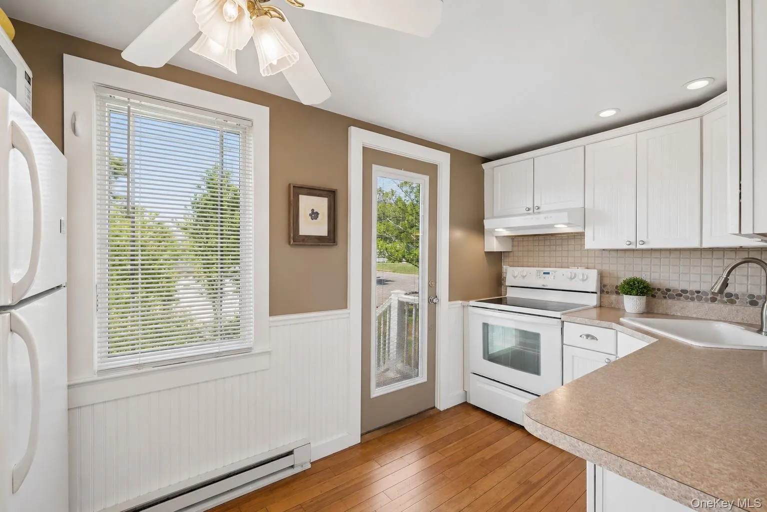136 Bayview Avenue, Southold, NY, 2 Bedrooms Bedrooms, 5 Rooms Rooms,1 BathroomBathrooms,Residential,For Rent,Bayview,0,KEY1017744 136 Bayview Avenue, Southold, NY, 2 Bedrooms Bedrooms, 5 Rooms Rooms,1 BathroomBathrooms,Residential,For Rent,Bayview,0,KEY1017744