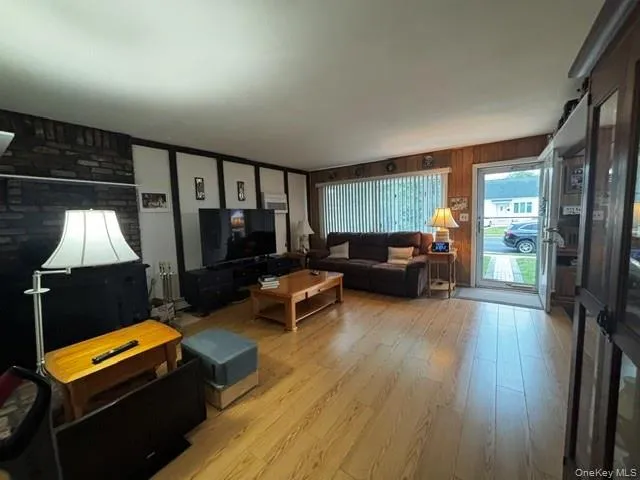 45 Clearwater Road, Babylon, NY, 3 Bedrooms Bedrooms, 8 Rooms Rooms,1 BathroomBathrooms,Residential,For Rent,Clearwater,0,1017755 45 Clearwater Road, Babylon, NY, 3 Bedrooms Bedrooms, 8 Rooms Rooms,1 BathroomBathrooms,Residential,For Rent,Clearwater,0,1017755