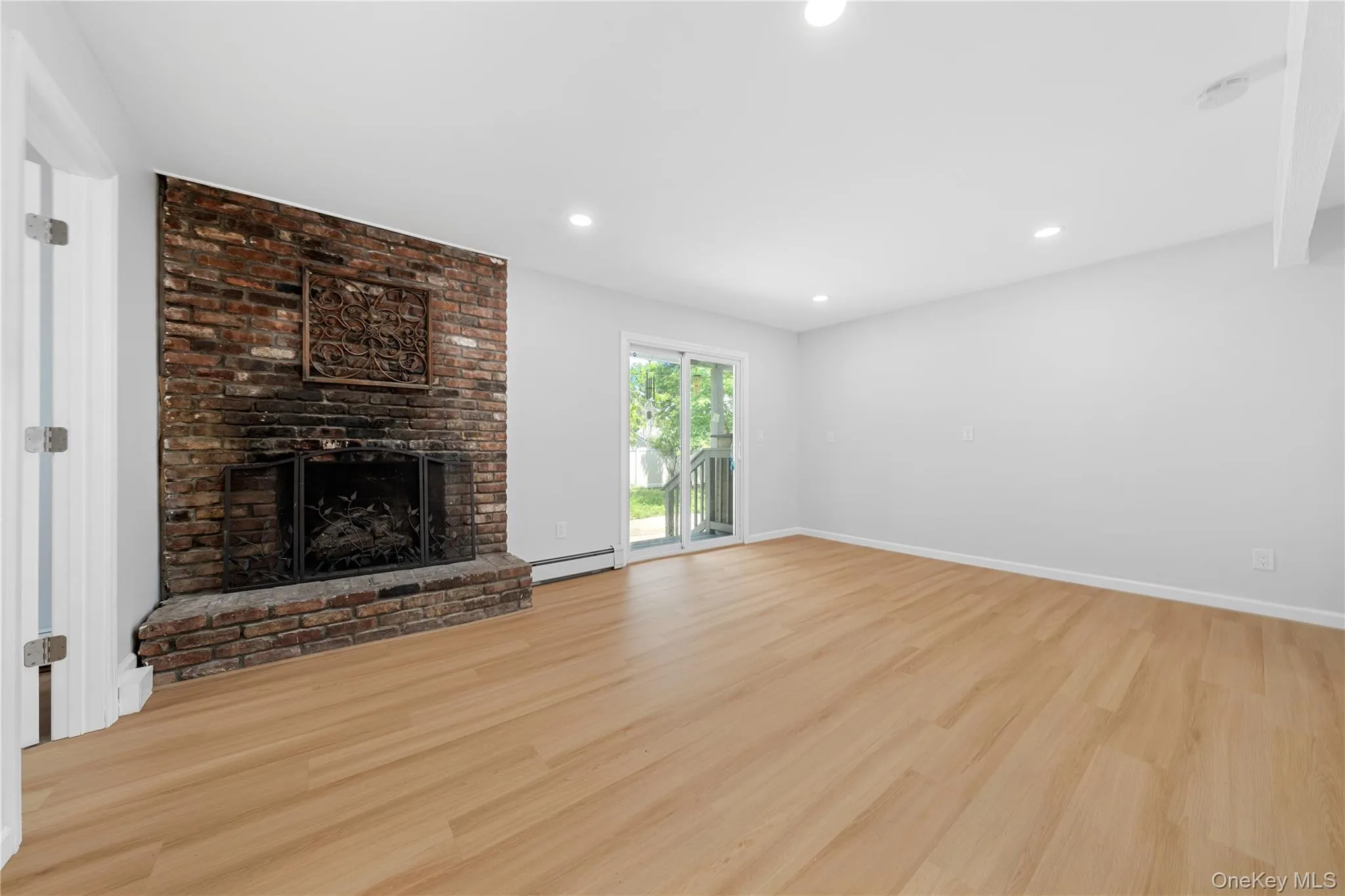 9 4th Street, Smithtown, NY, 6 Bedrooms Bedrooms, 8 Rooms Rooms,3 BathroomsBathrooms,Residential Lease,For Rent,4th,0,KEY1017757 9 4th Street, Smithtown, NY, 6 Bedrooms Bedrooms, 8 Rooms Rooms,3 BathroomsBathrooms,Residential Lease,For Rent,4th,0,KEY1017757